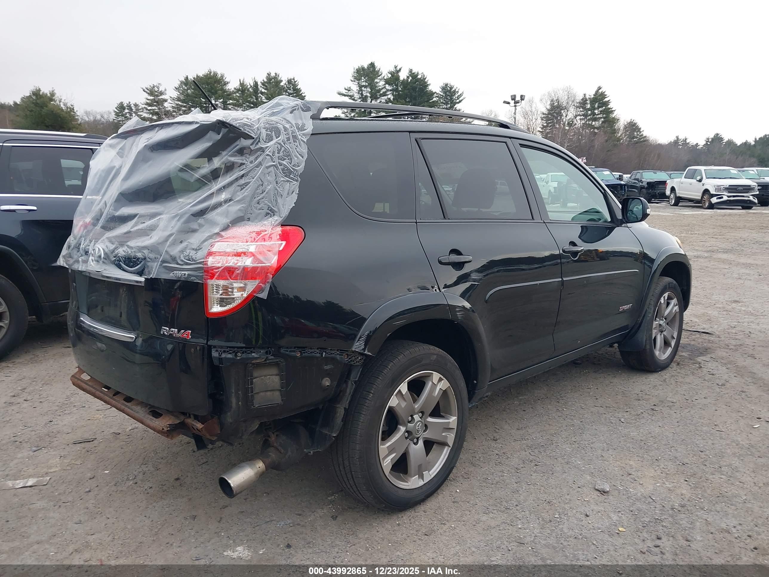TOYOTA RAV4 image 4