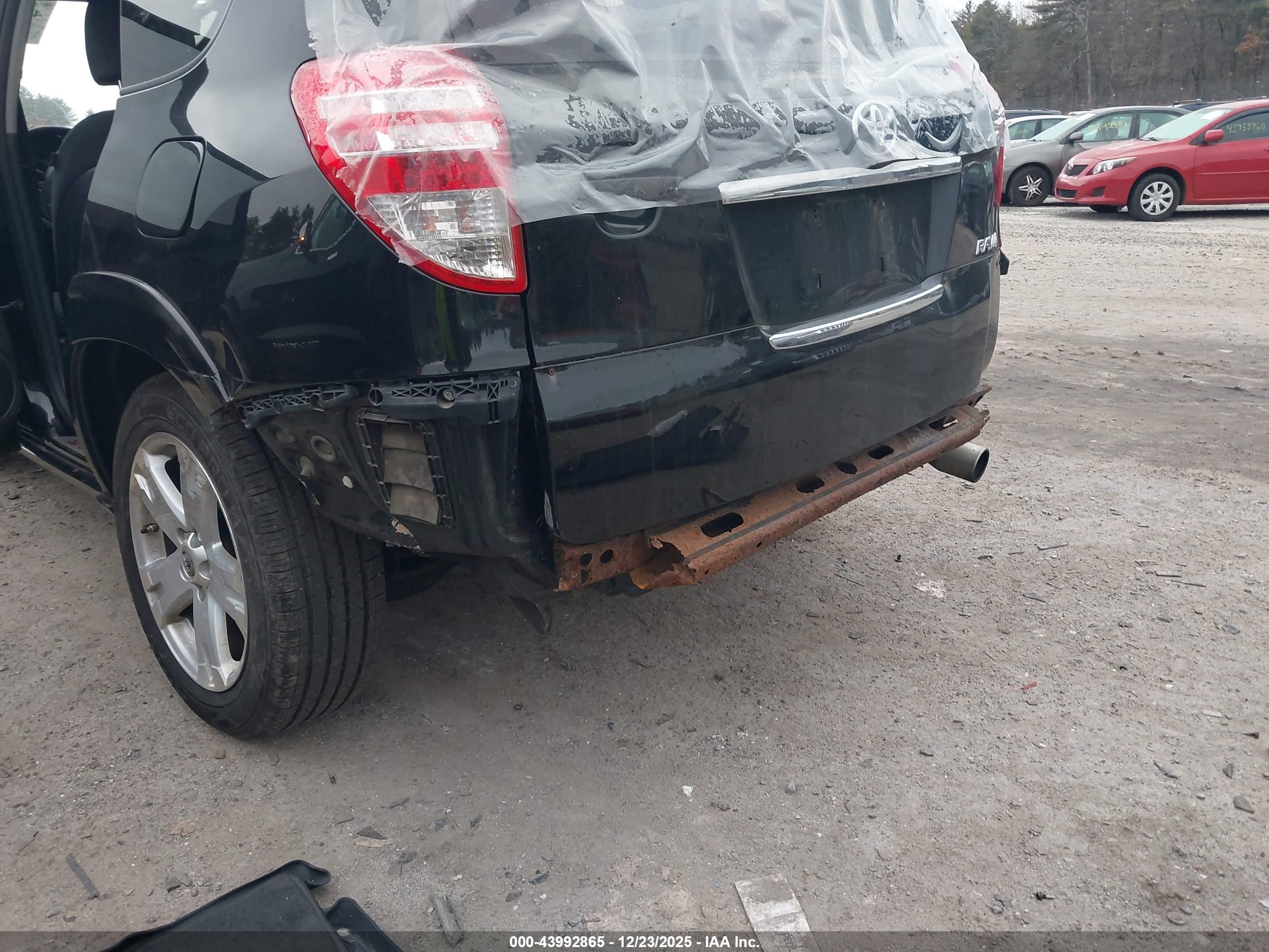 TOYOTA RAV4 image 6
