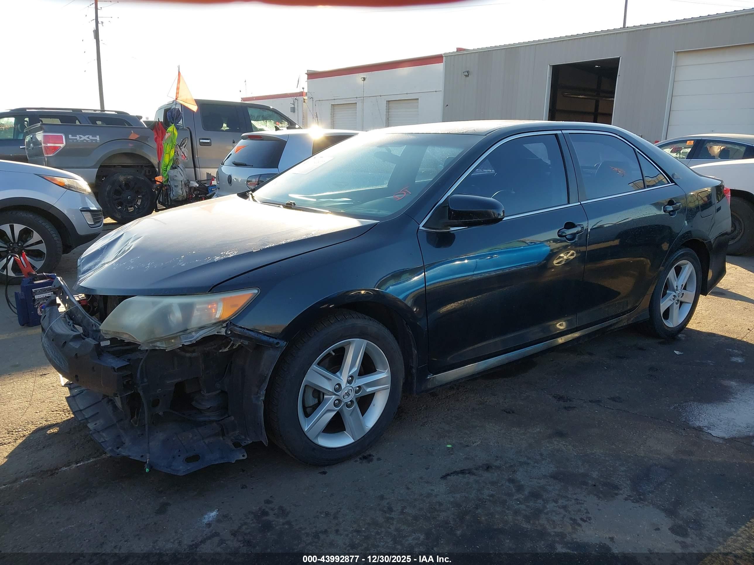 TOYOTA CAMRY image 2