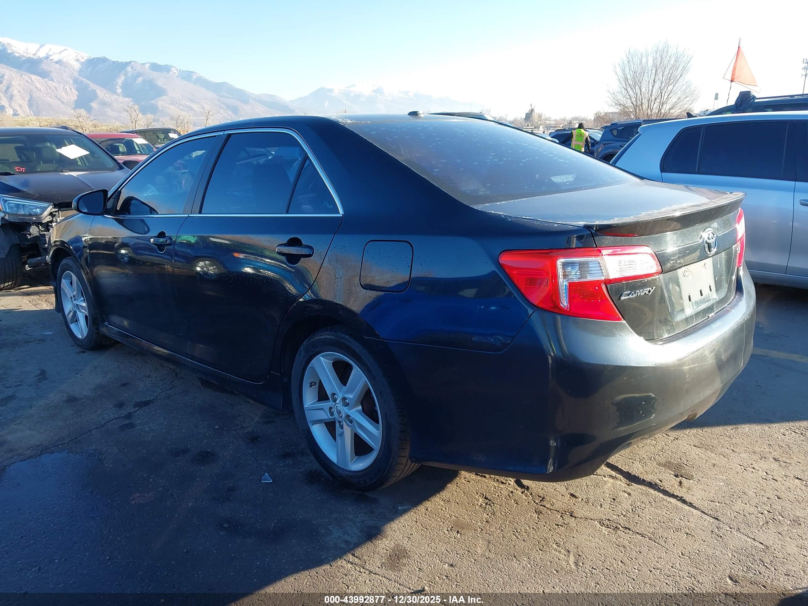 TOYOTA CAMRY image 3