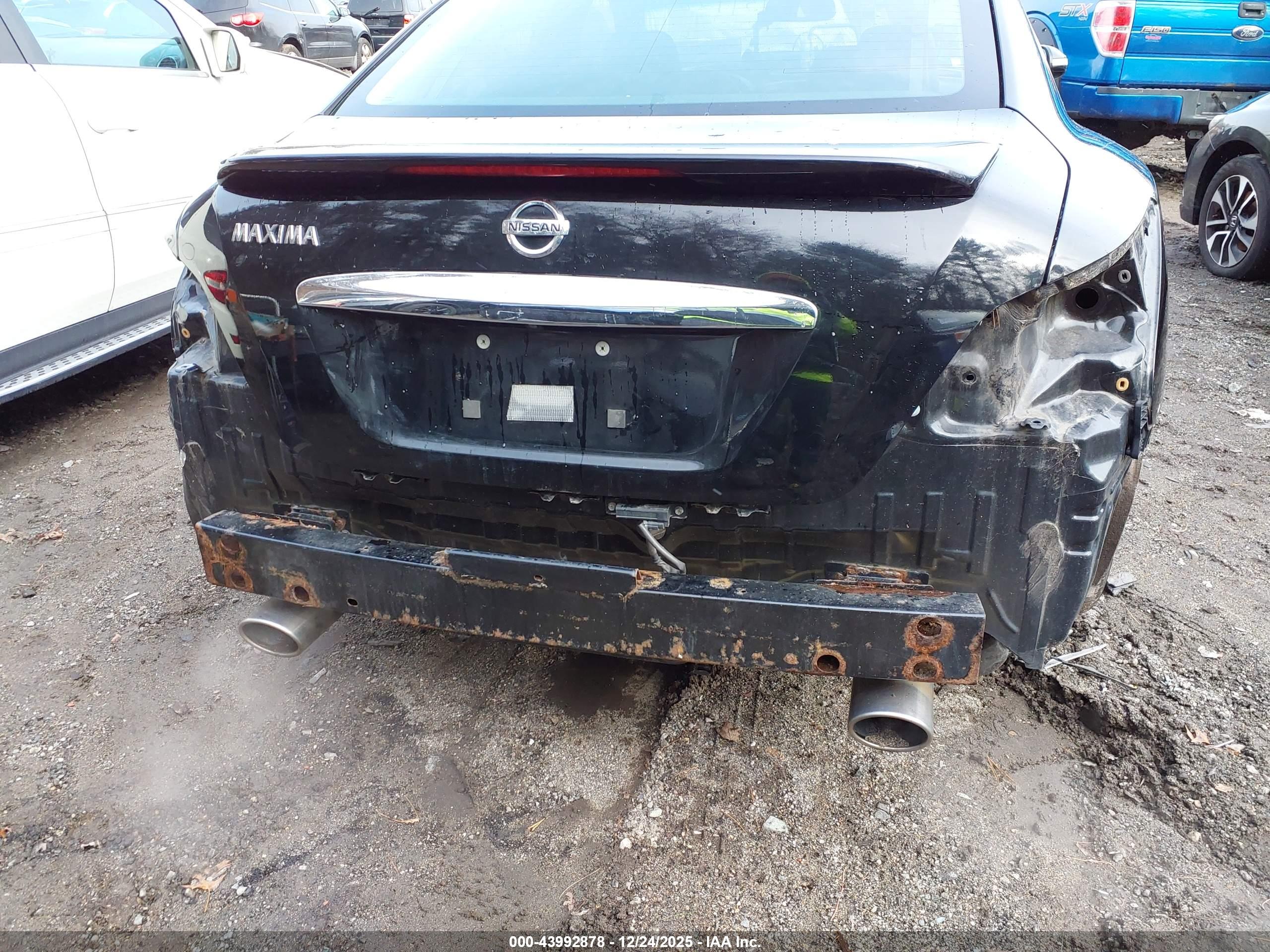 NISSAN MAXIMA image 6
