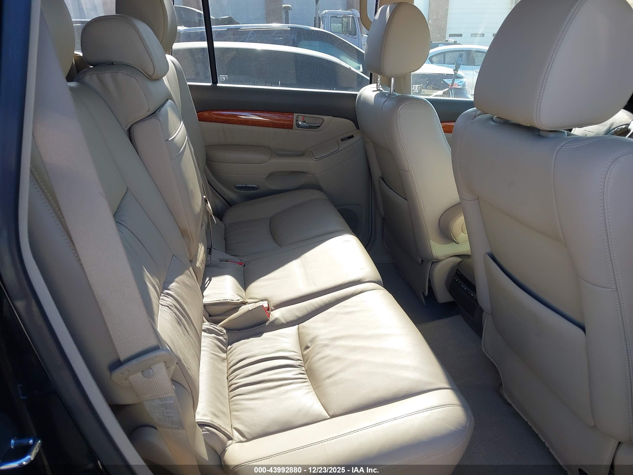 LEXUS GX image 8