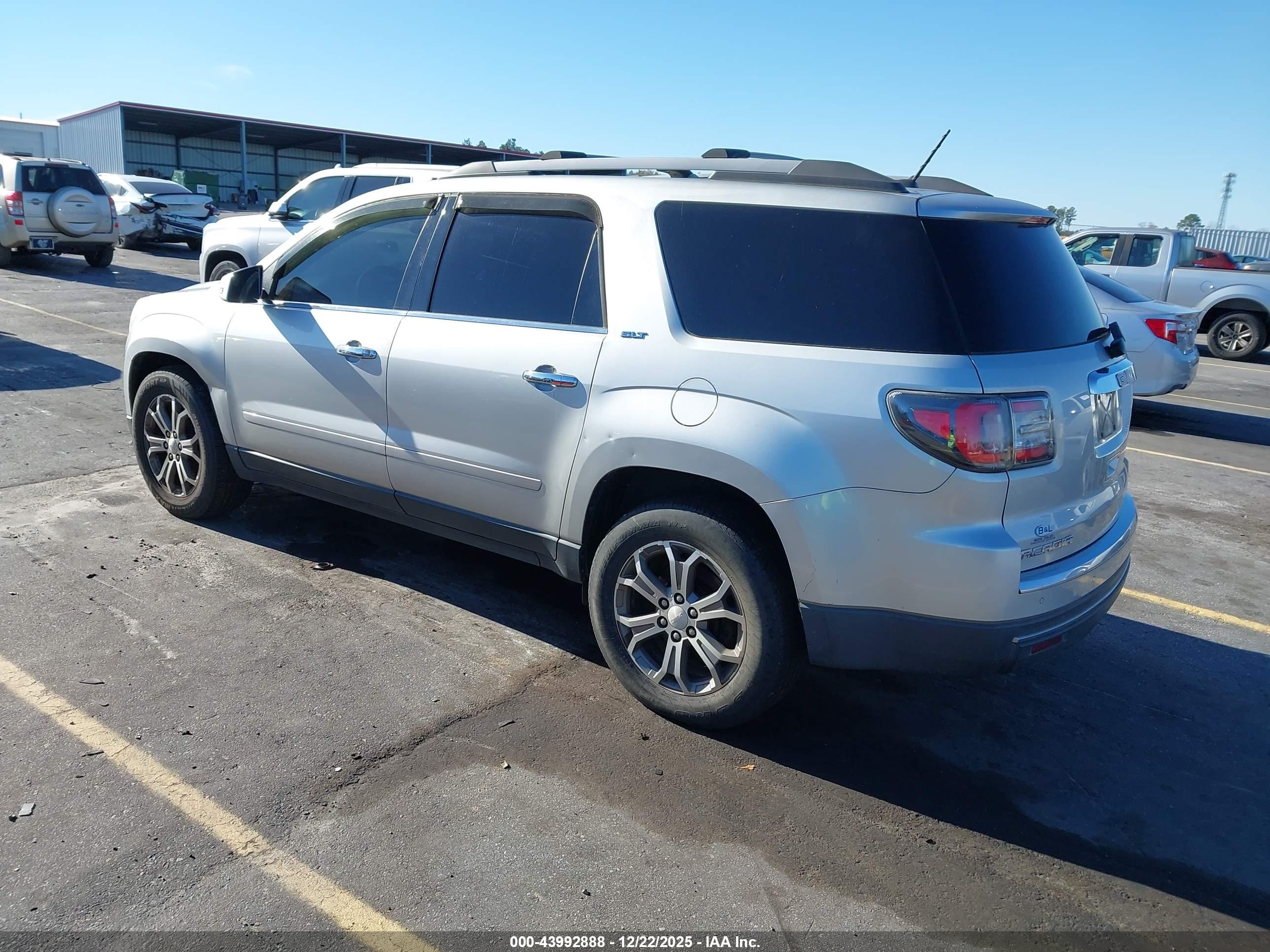 GMC ACADIA image 3