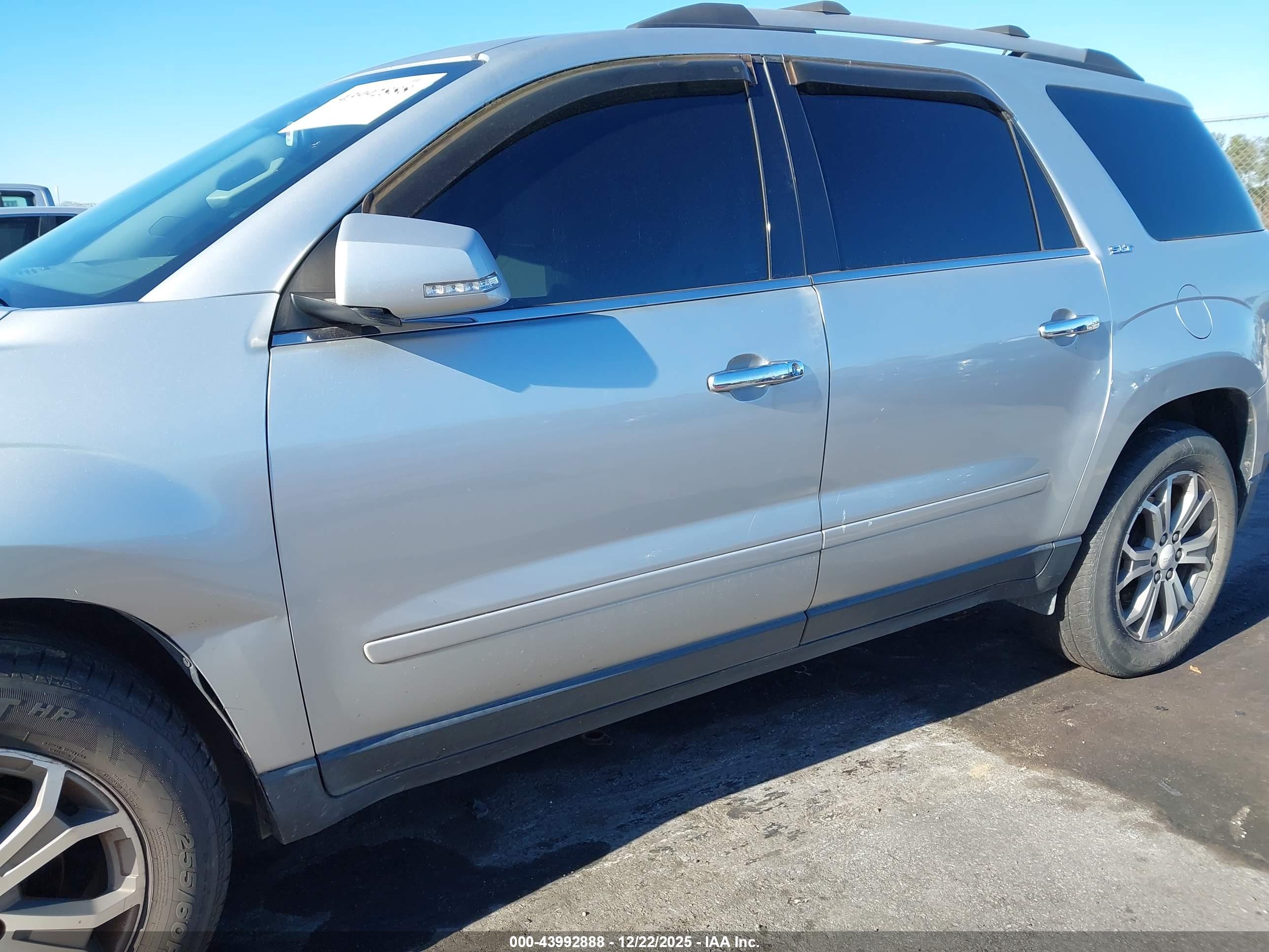GMC ACADIA image 6