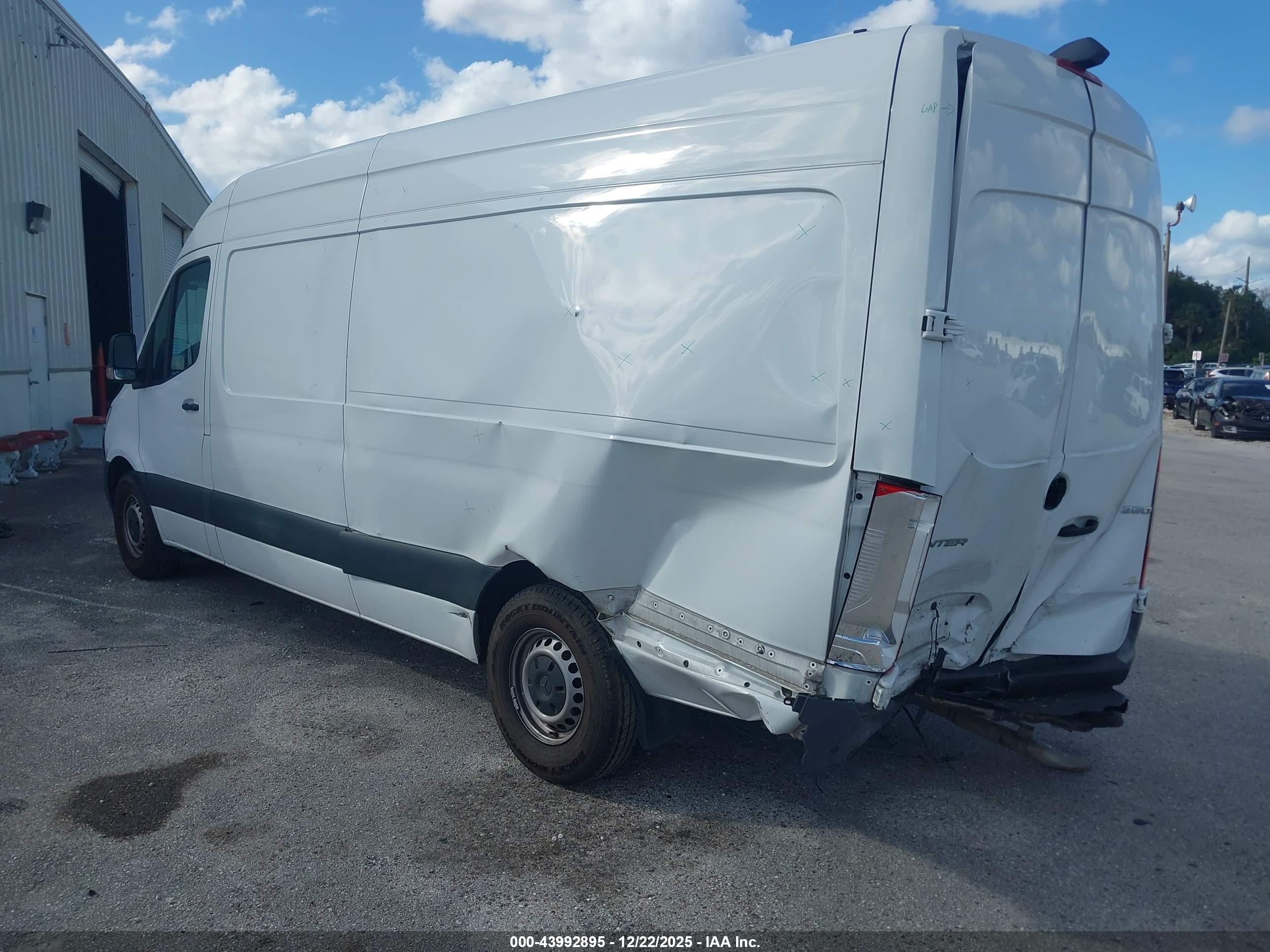 MERCEDES-BENZ SPRINTER image 3