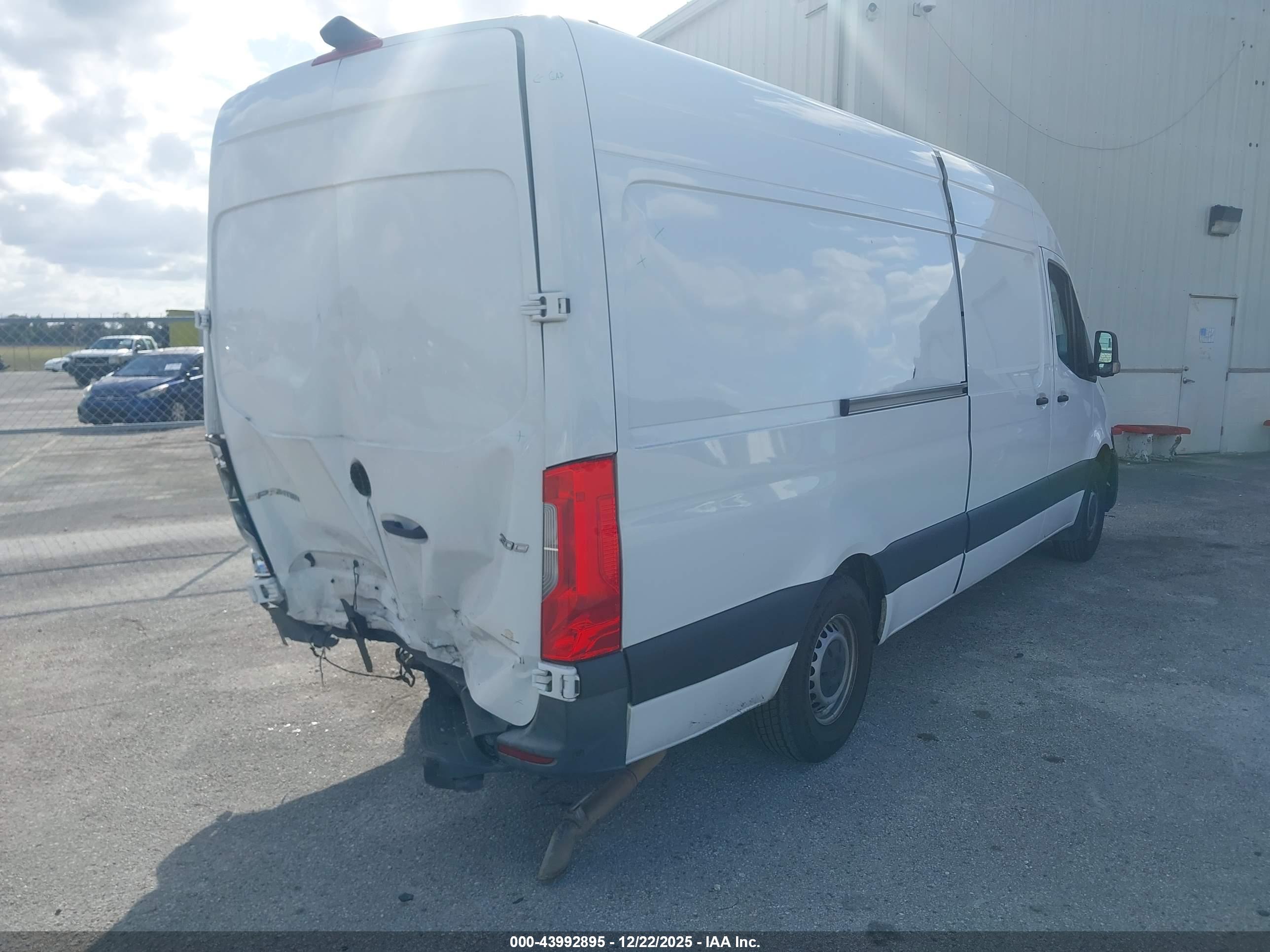 MERCEDES-BENZ SPRINTER image 4