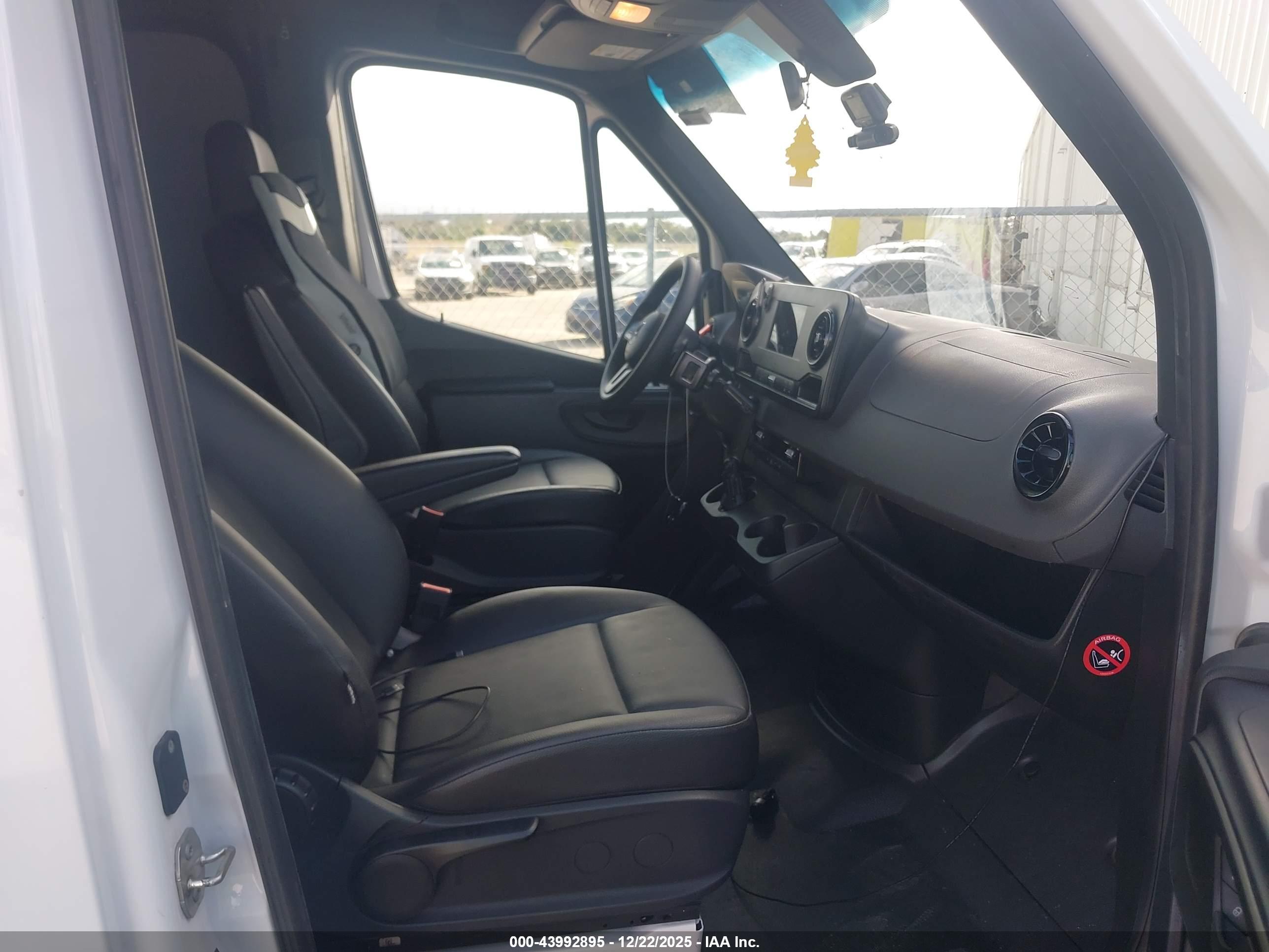 MERCEDES-BENZ SPRINTER image 5