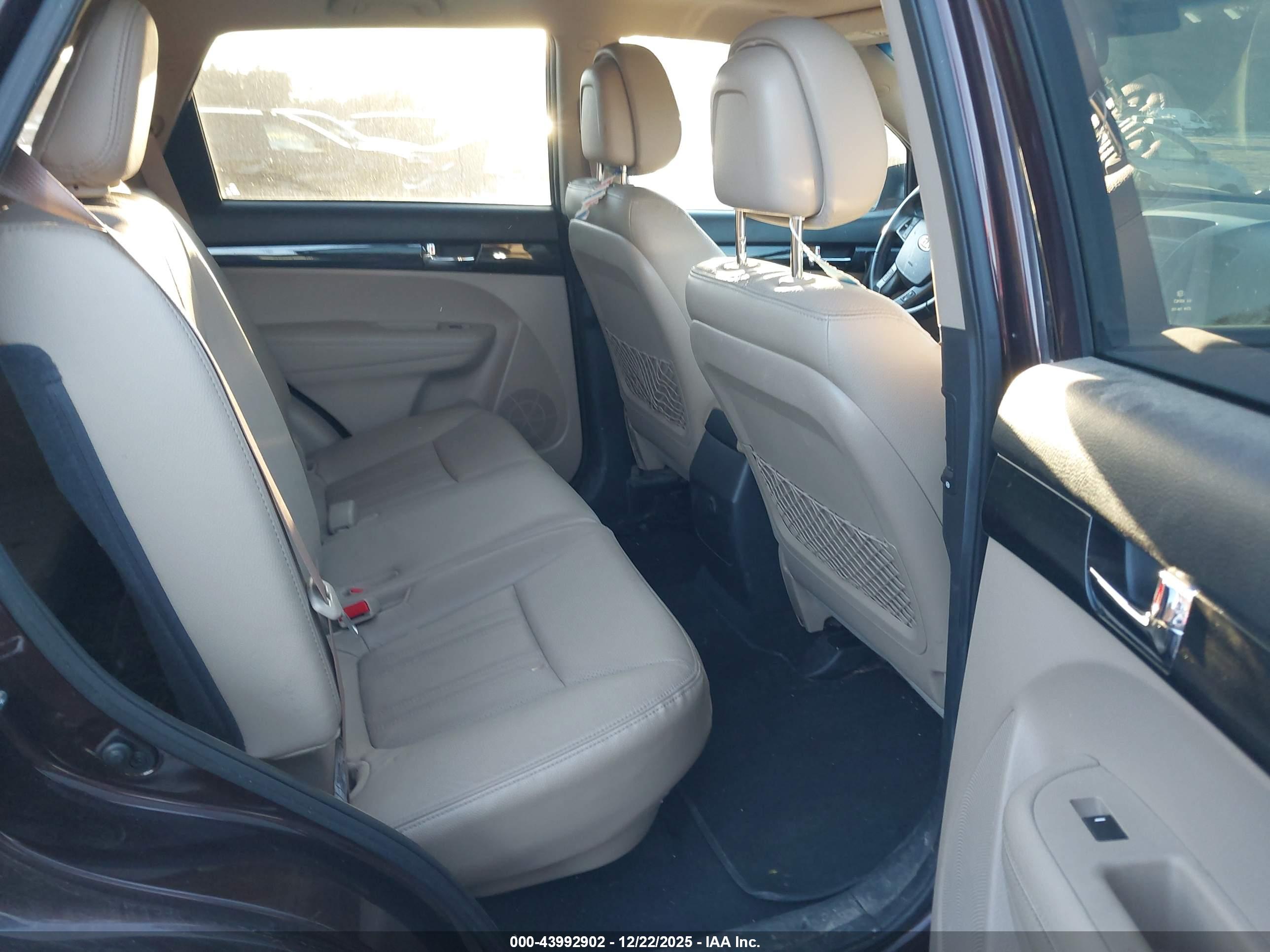 KIA SORENTO image 8