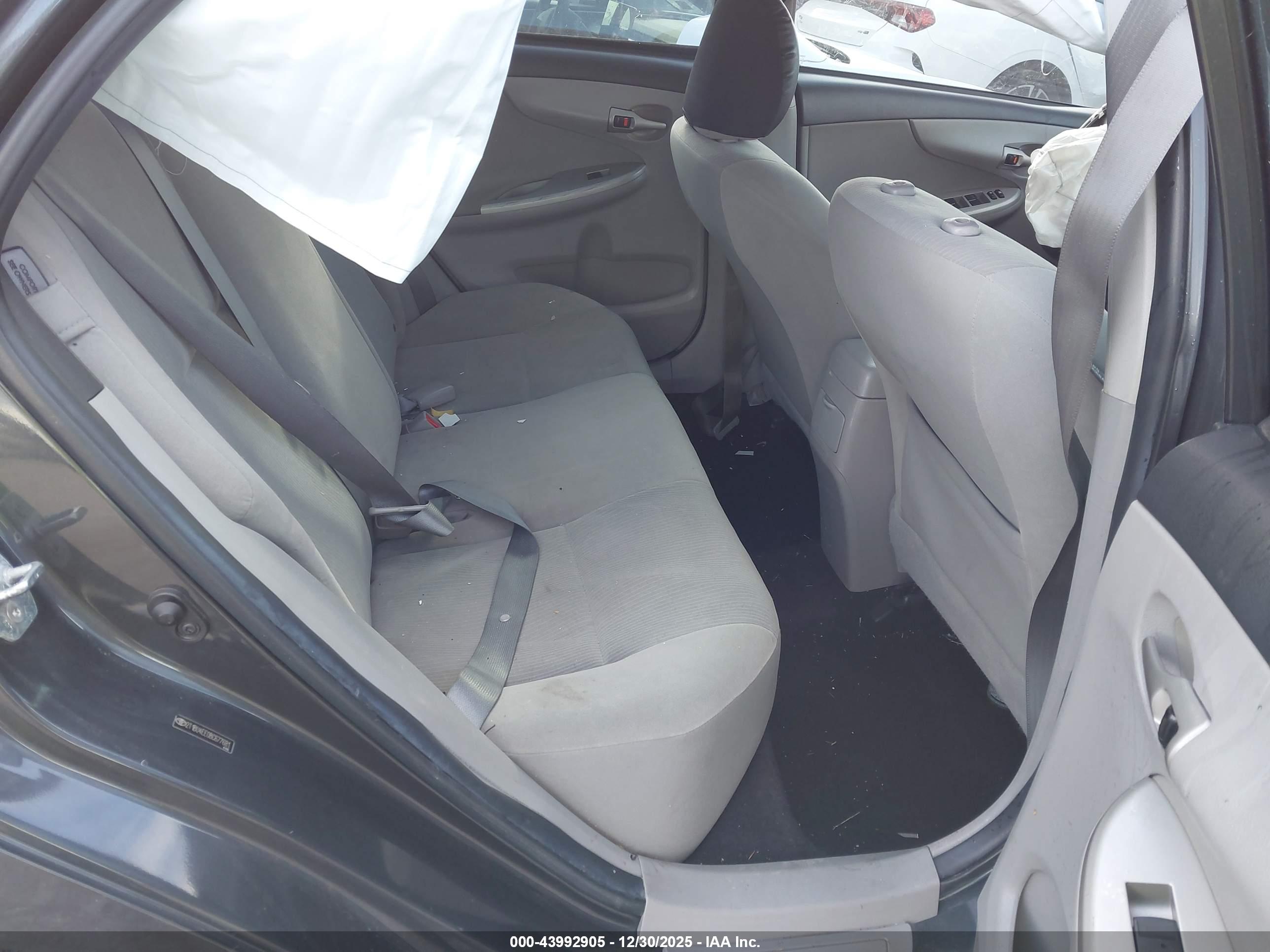 TOYOTA COROLLA image 8