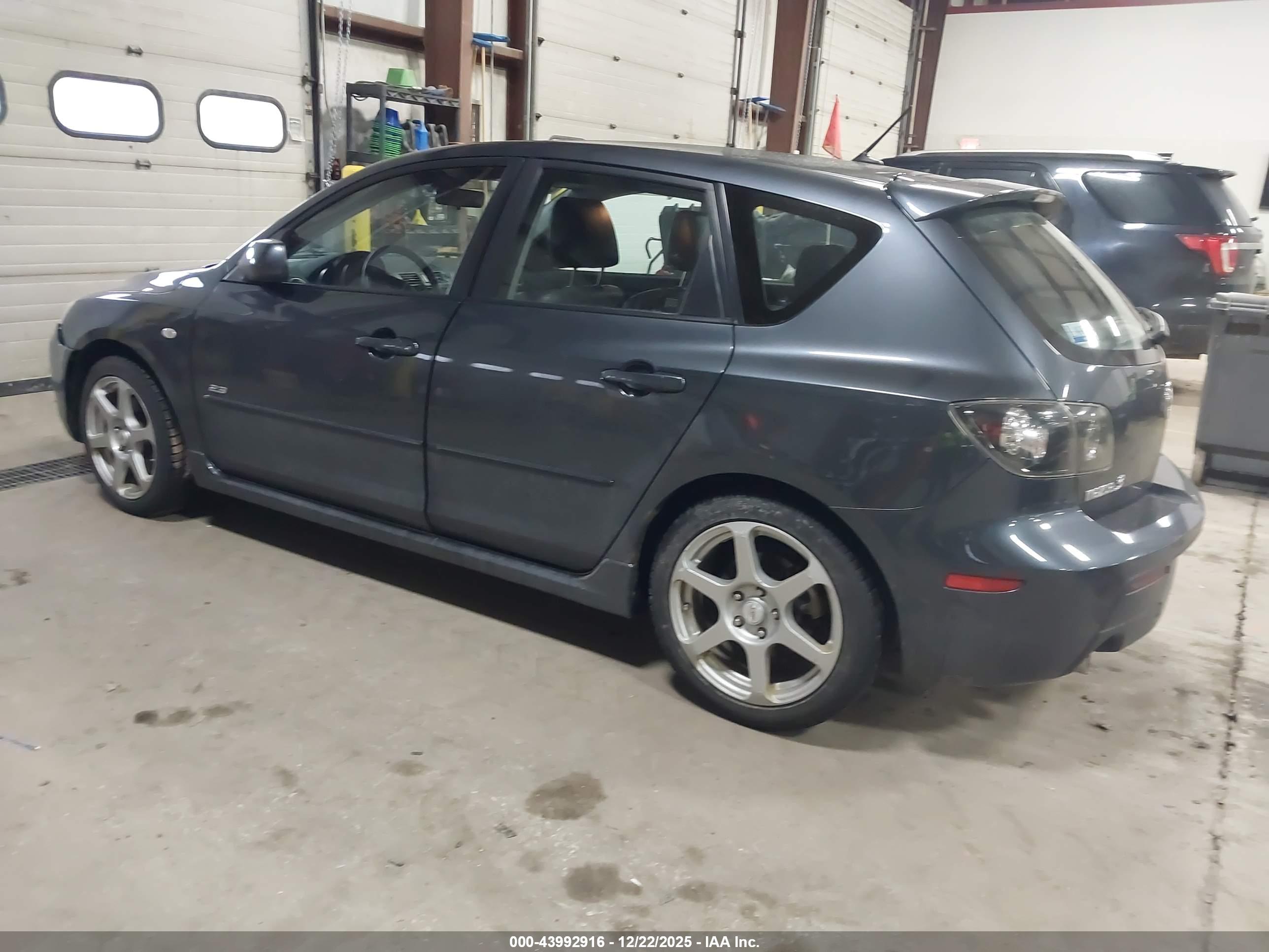 MAZDA MAZDA3 image 3