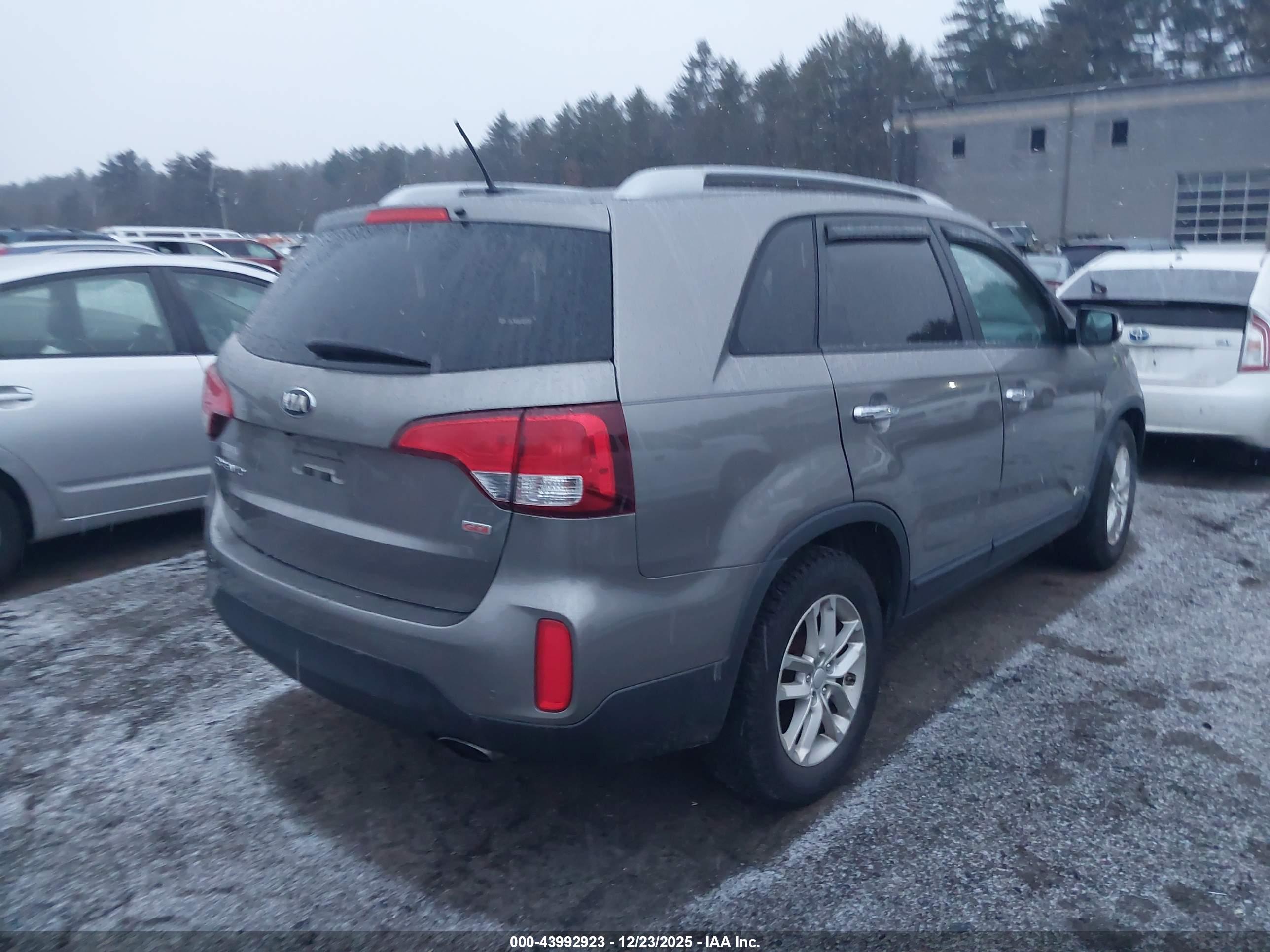 KIA SORENTO image 4
