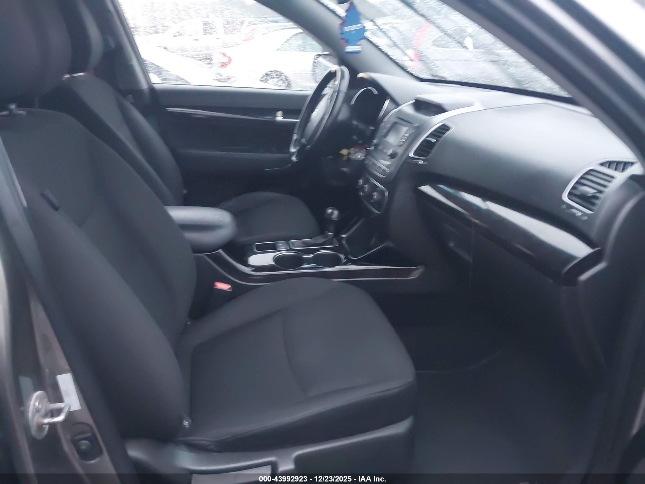 KIA SORENTO image 5