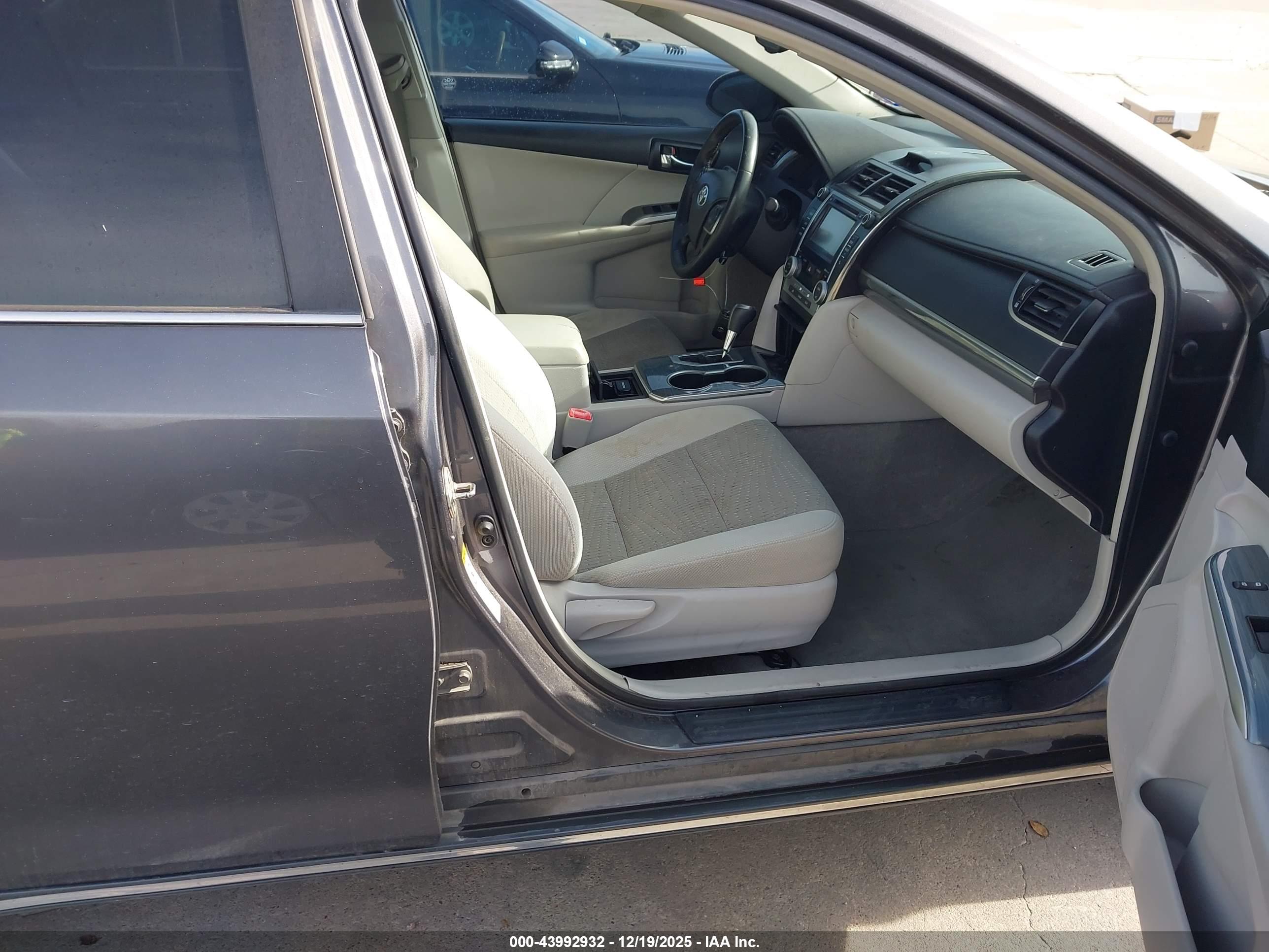 TOYOTA CAMRY image 5
