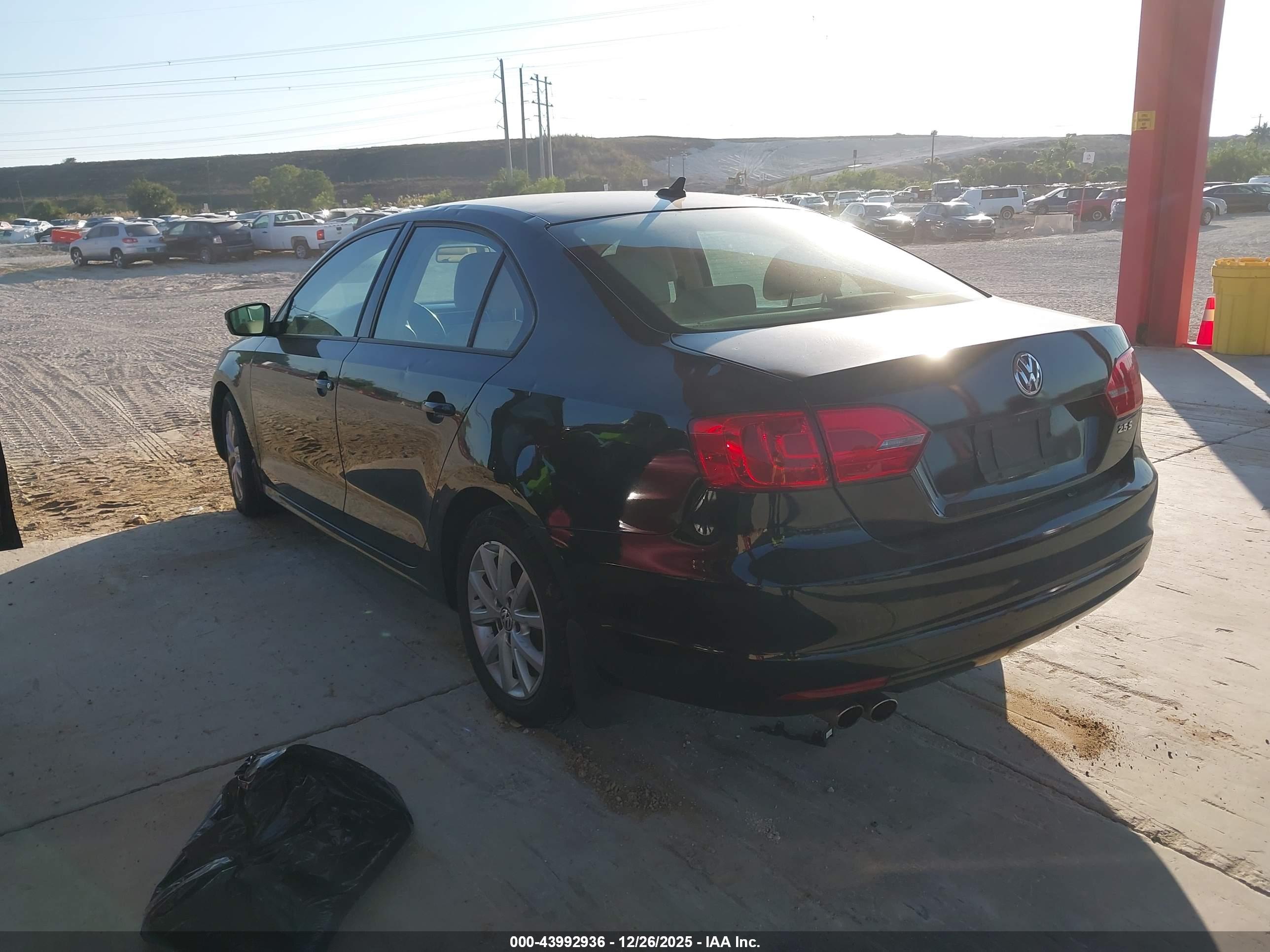 VOLKSWAGEN JETTA image 3