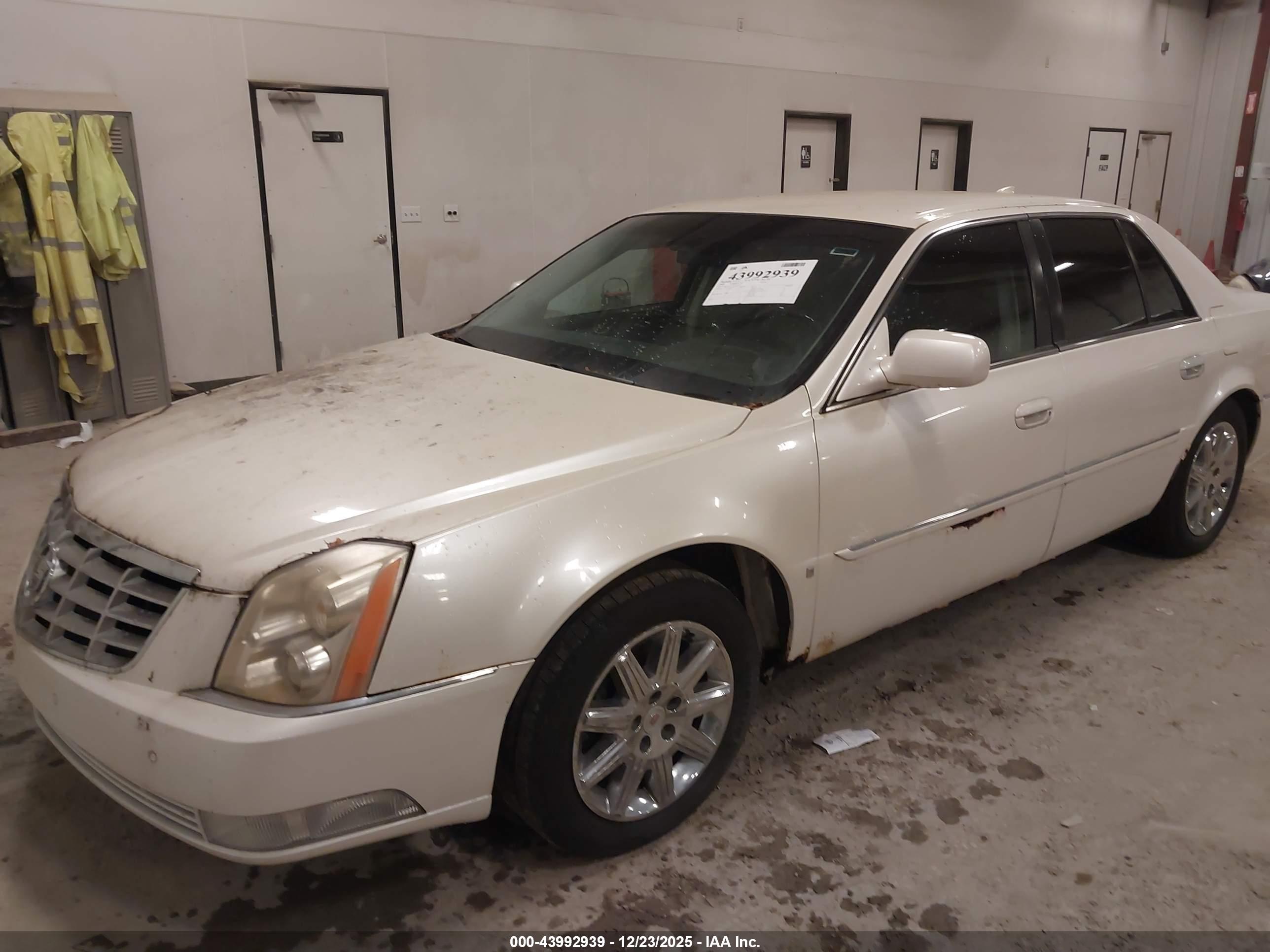 CADILLAC DTS image 2