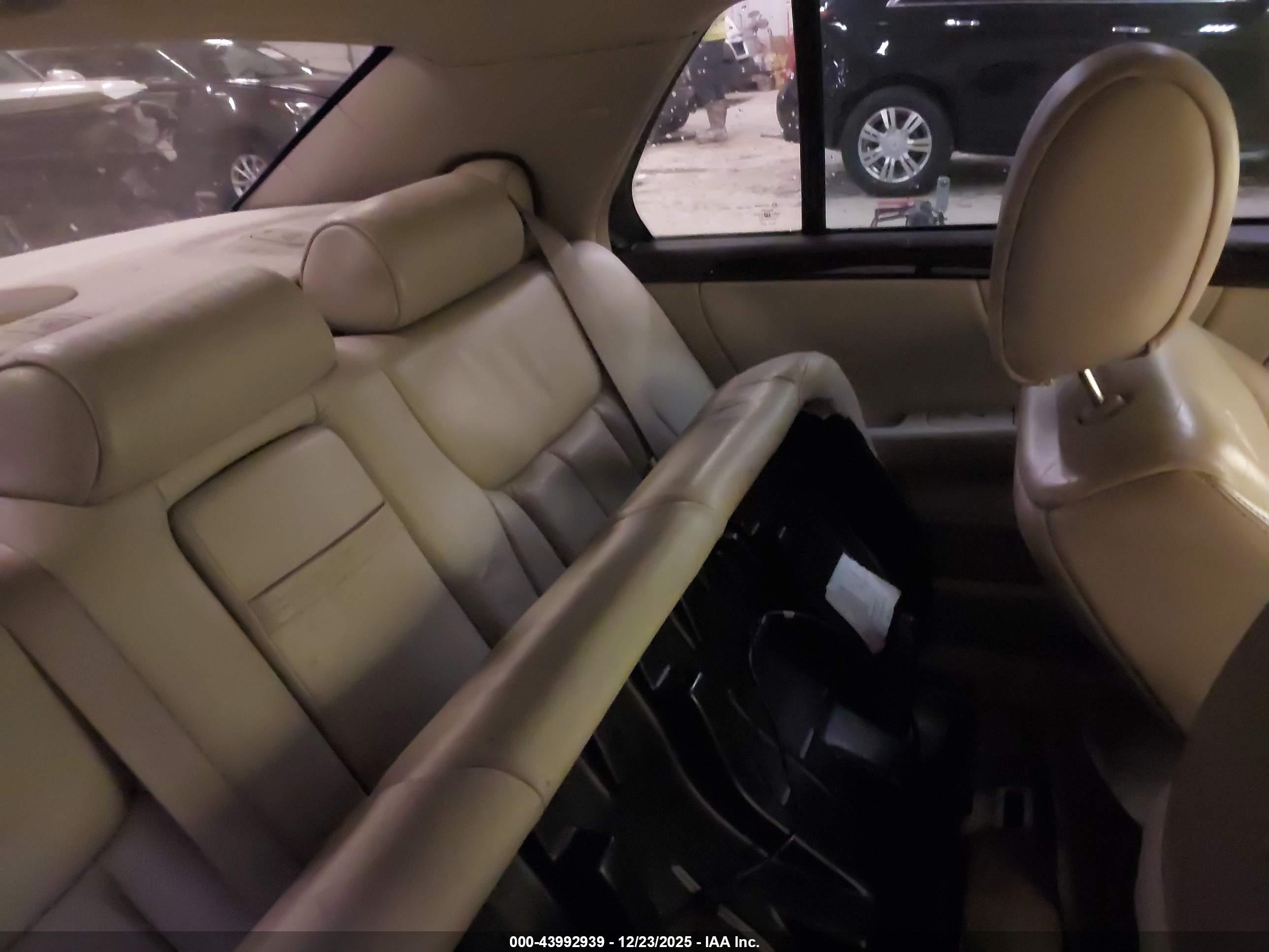 CADILLAC DTS image 8