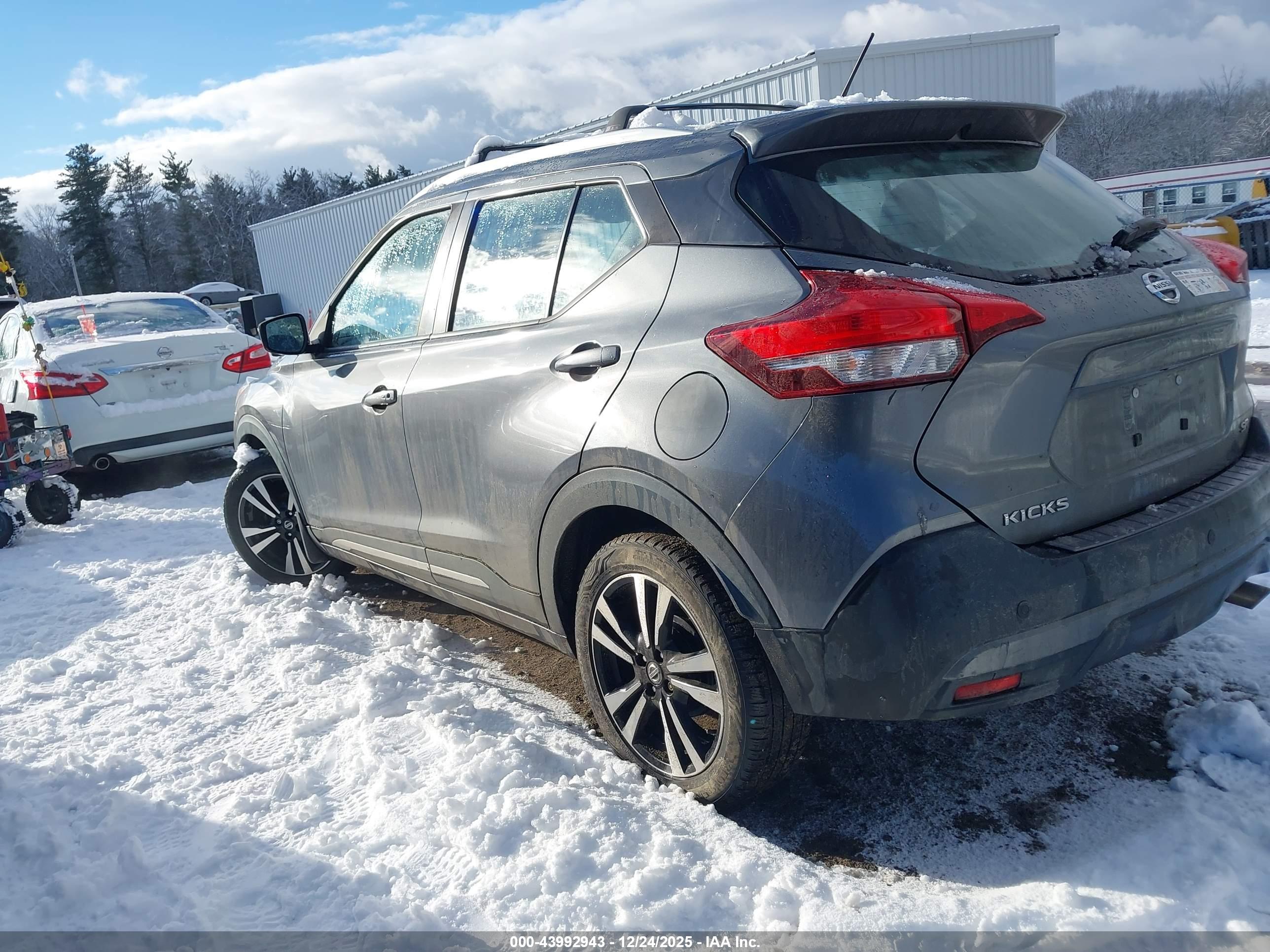 NISSAN KICKS image 3