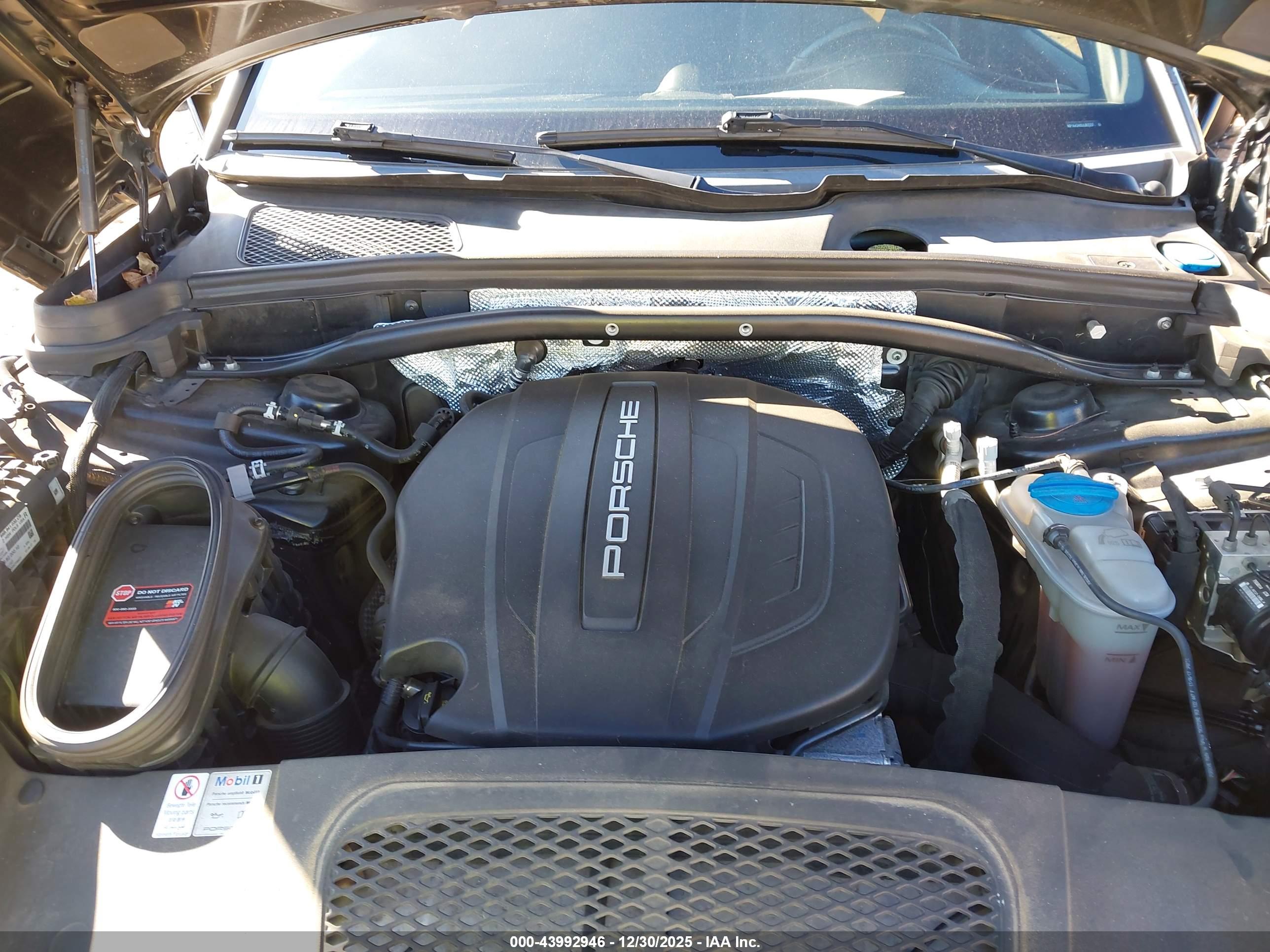 PORSCHE MACAN image 10