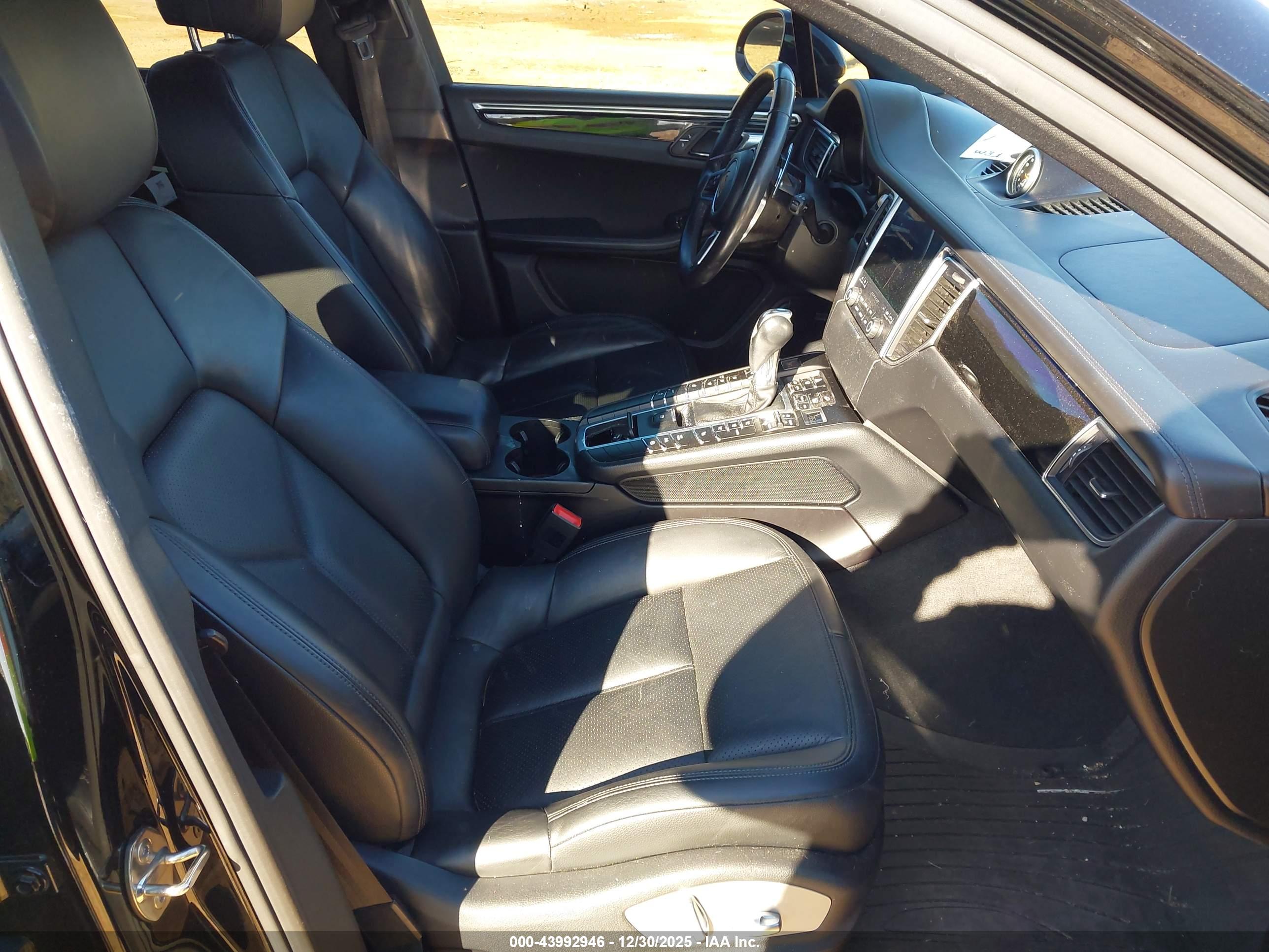 PORSCHE MACAN image 5