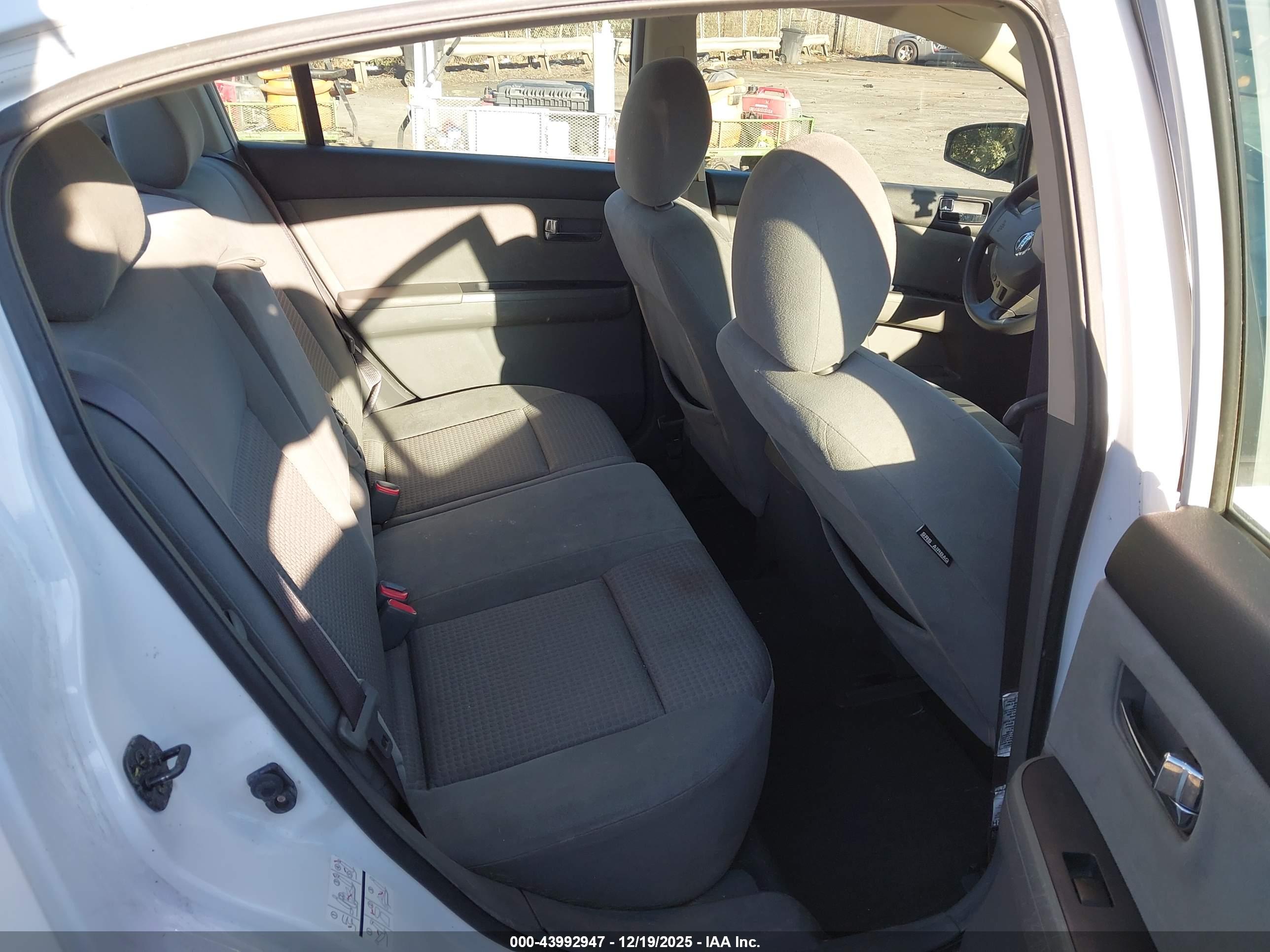 NISSAN SENTRA image 8