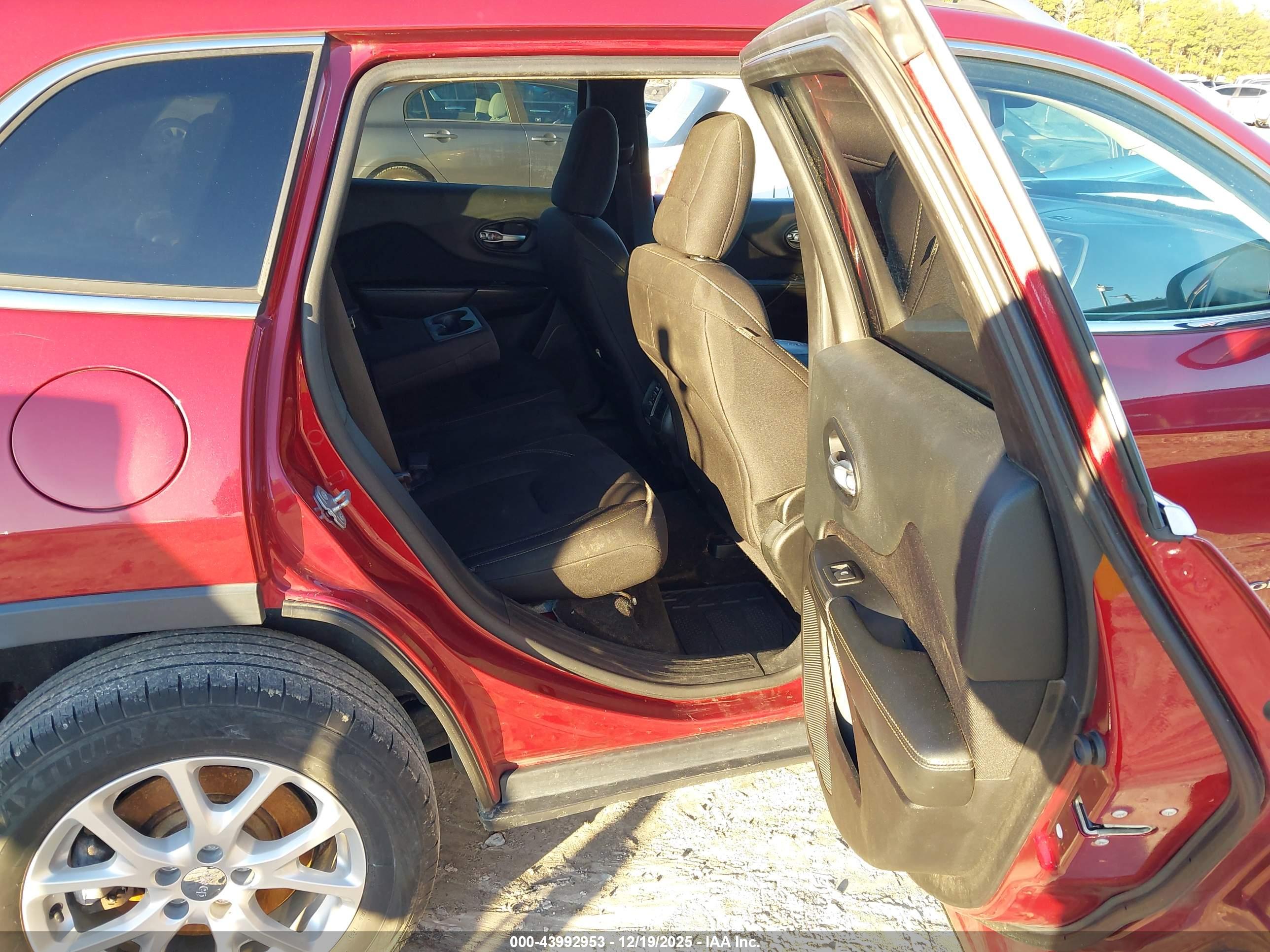 JEEP CHEROKEE image 8