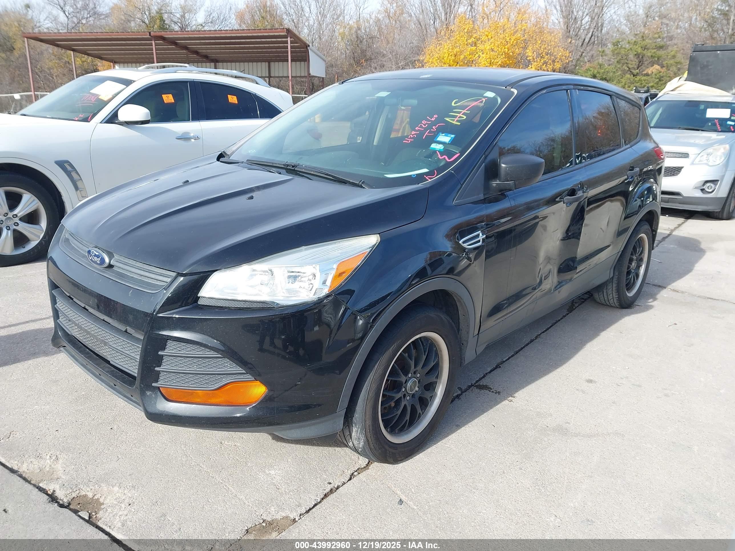 FORD ESCAPE image 2
