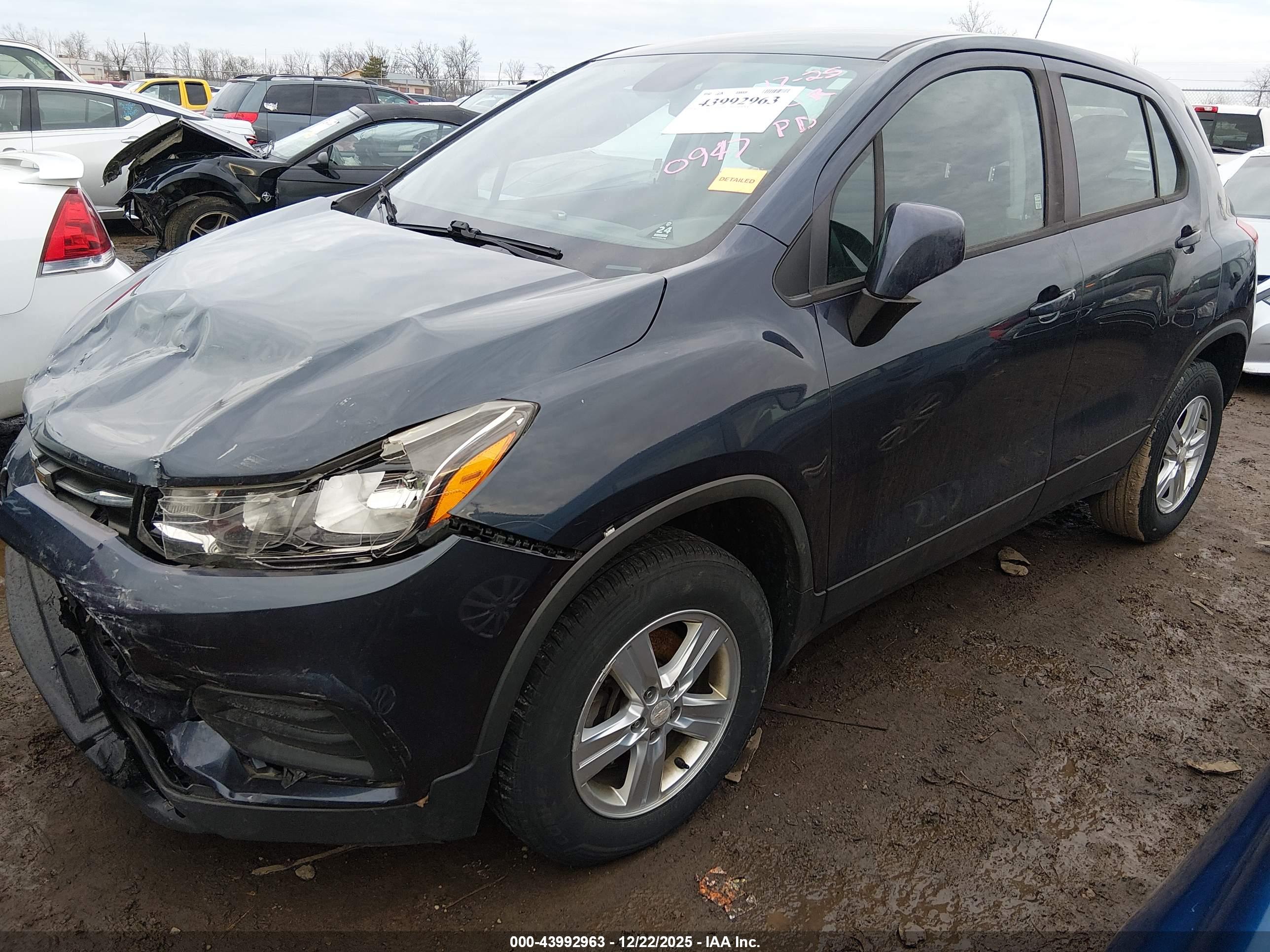 CHEVROLET TRAX image 2