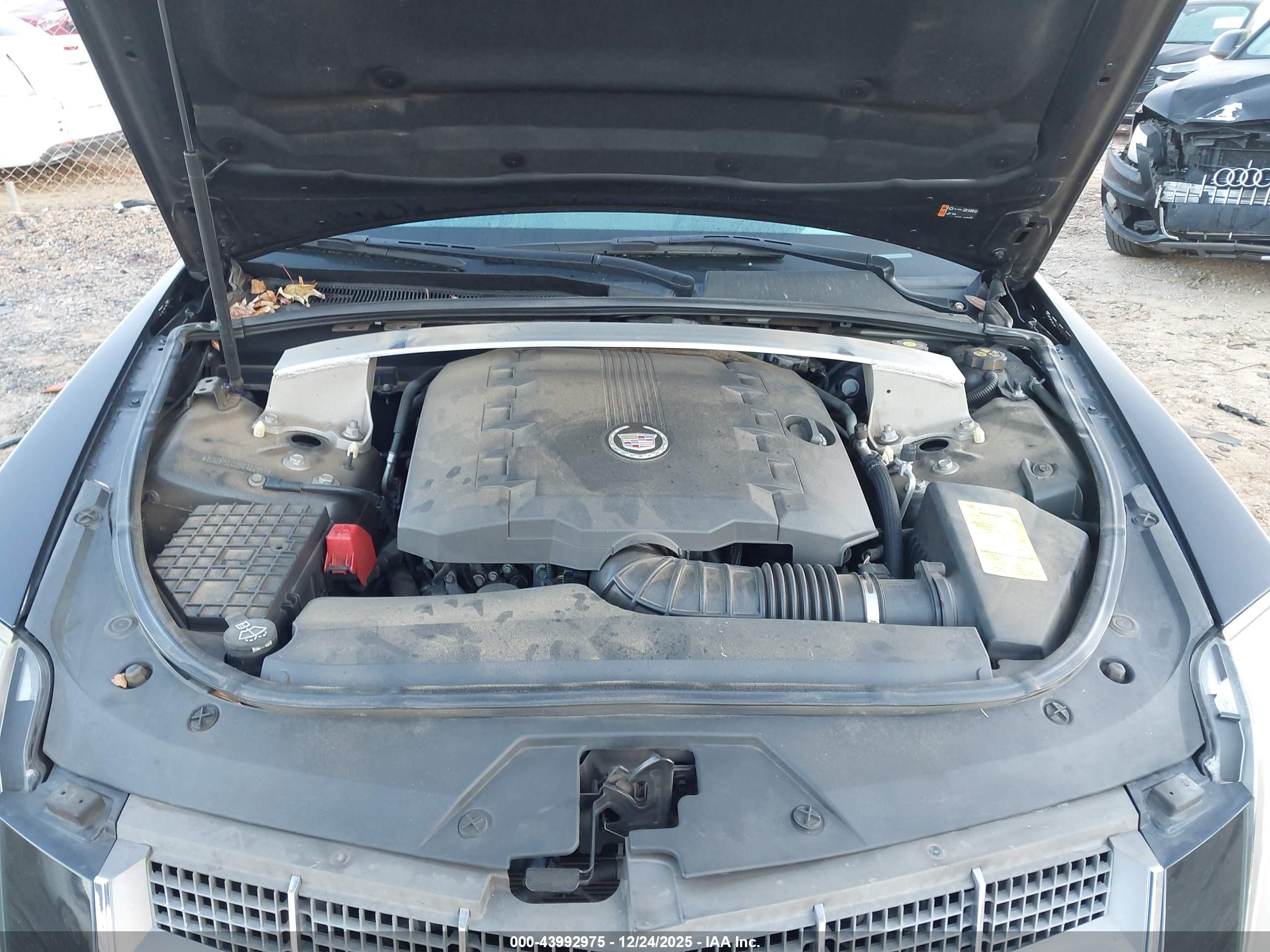 CADILLAC CTS image 10