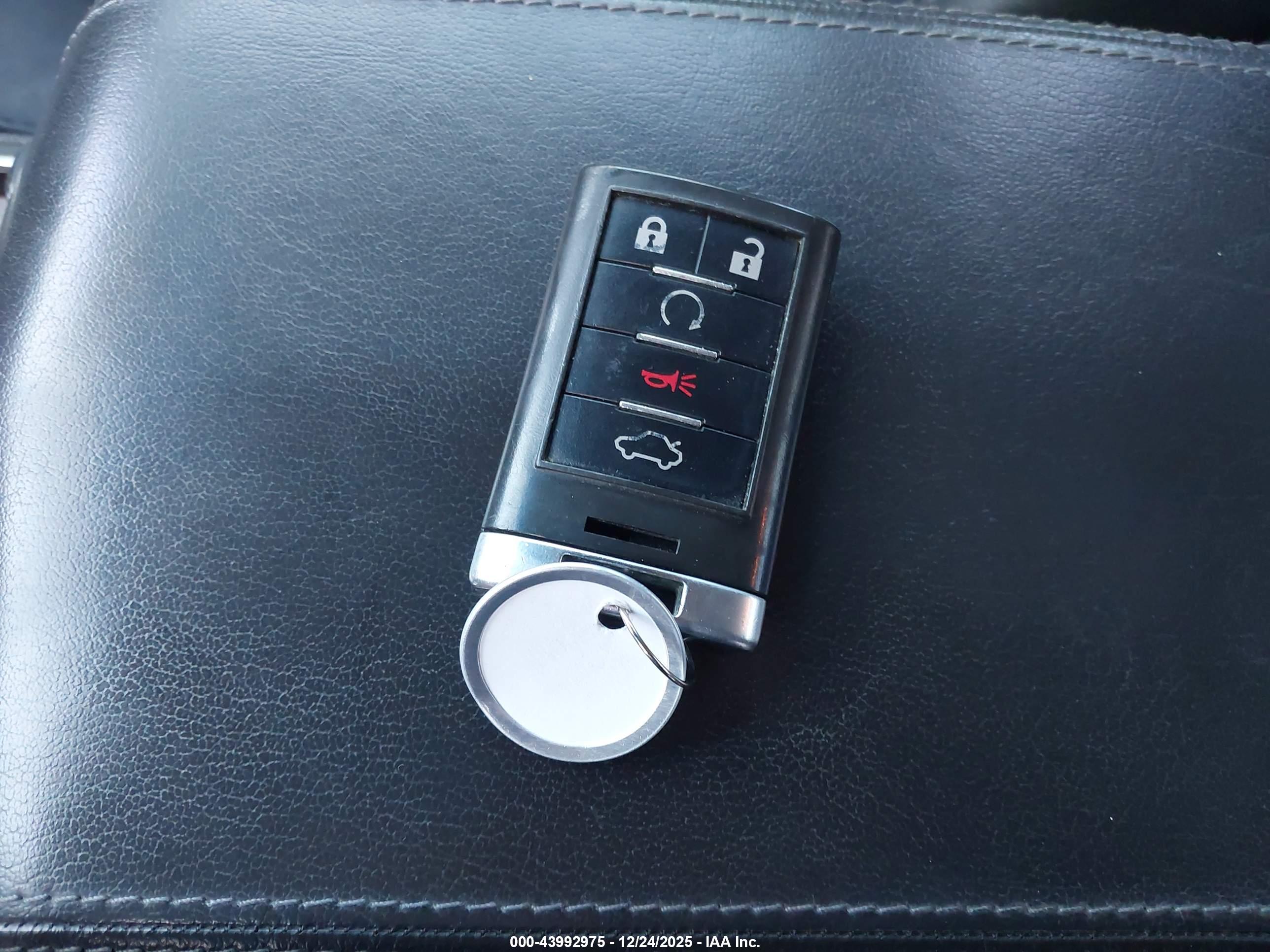 CADILLAC CTS image 11
