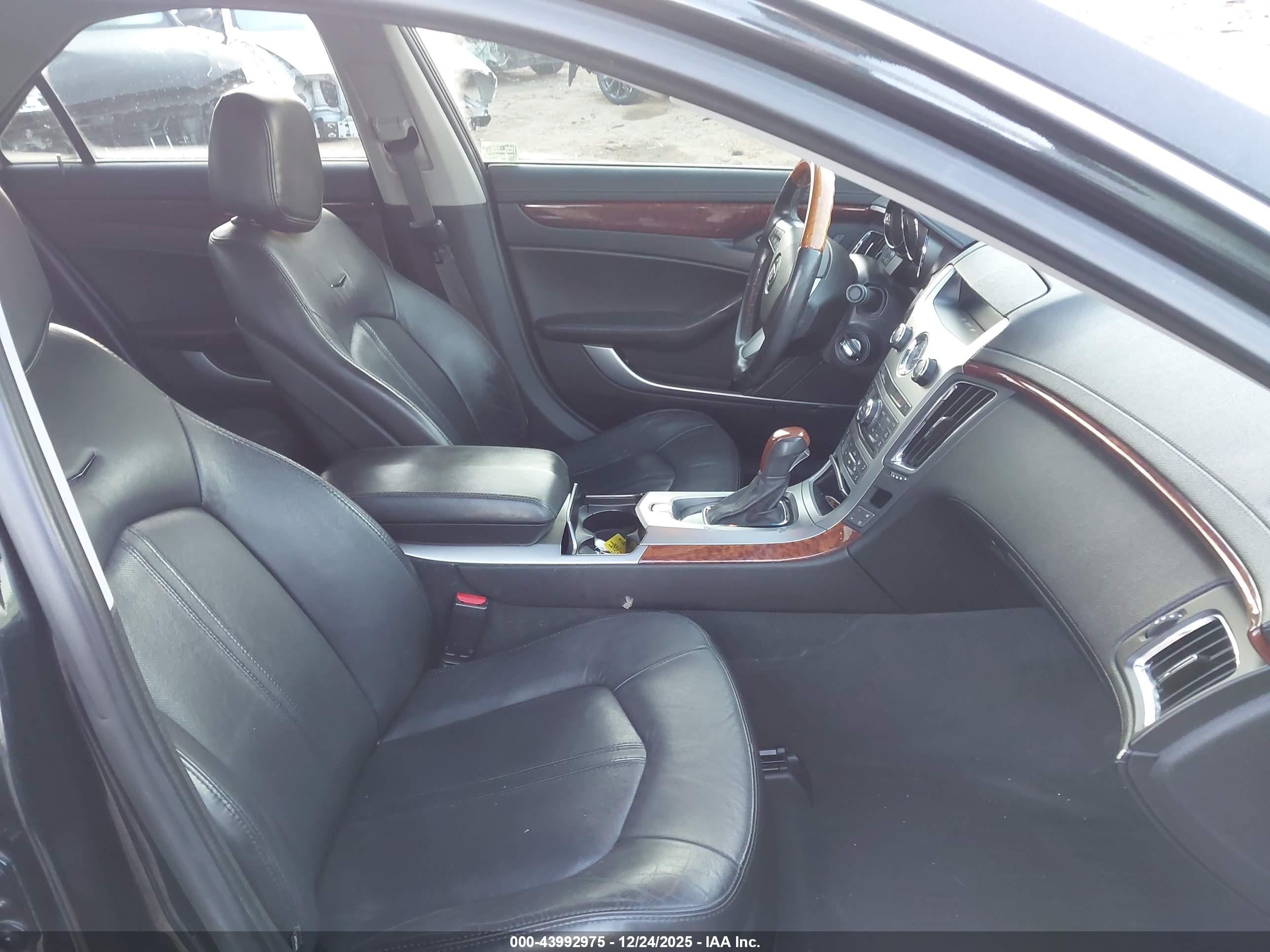 CADILLAC CTS image 5