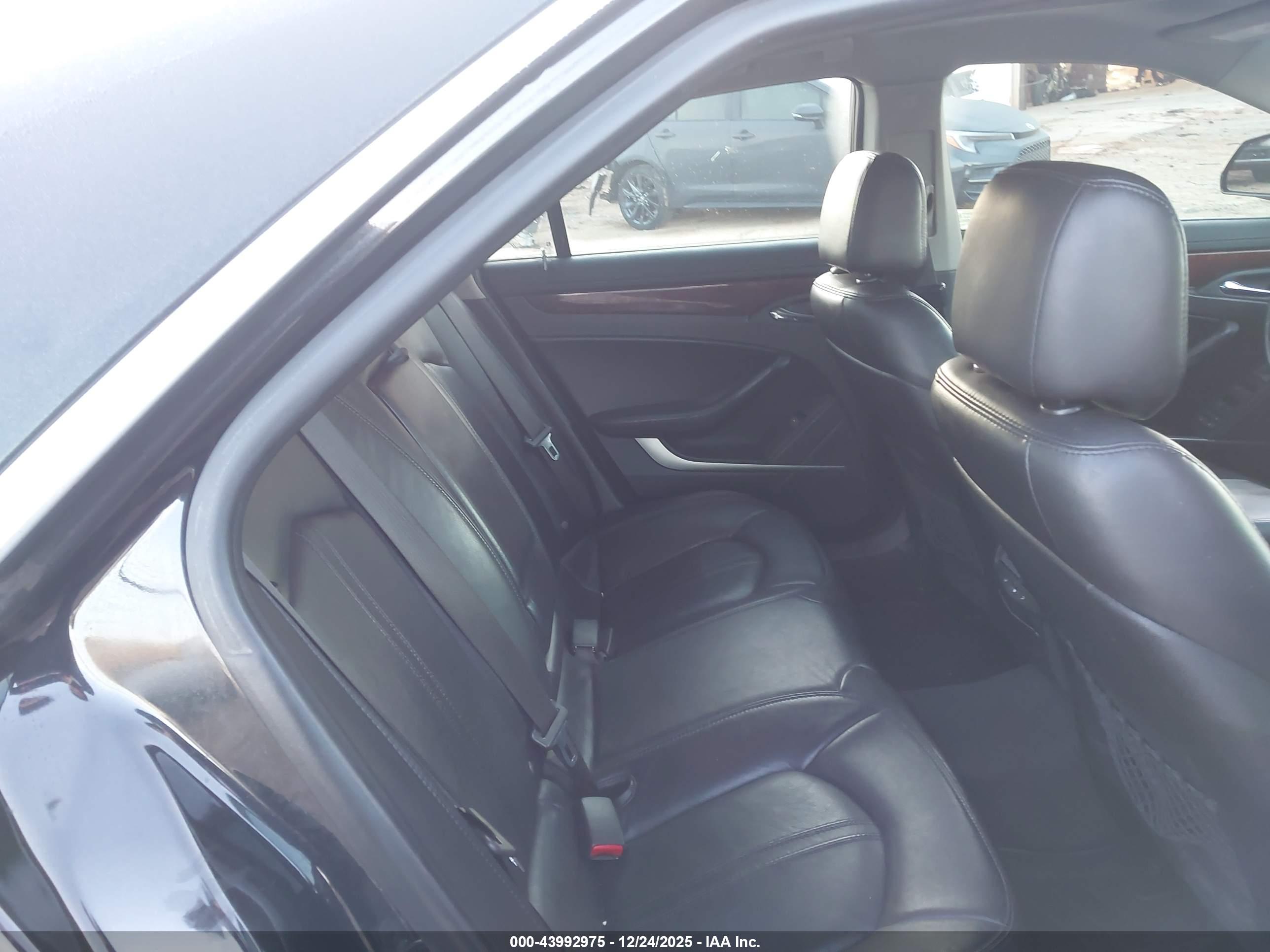 CADILLAC CTS image 8