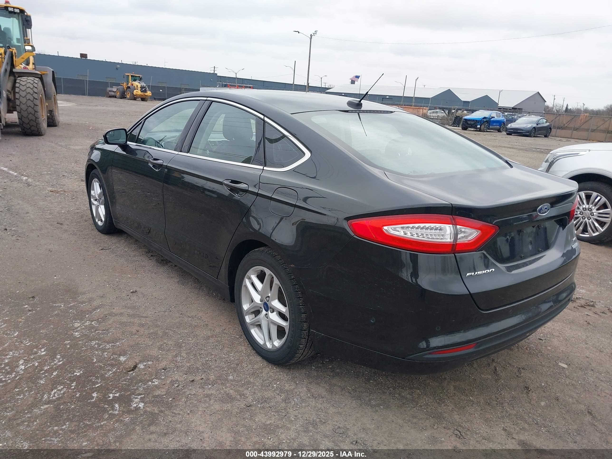 FORD FUSION image 3