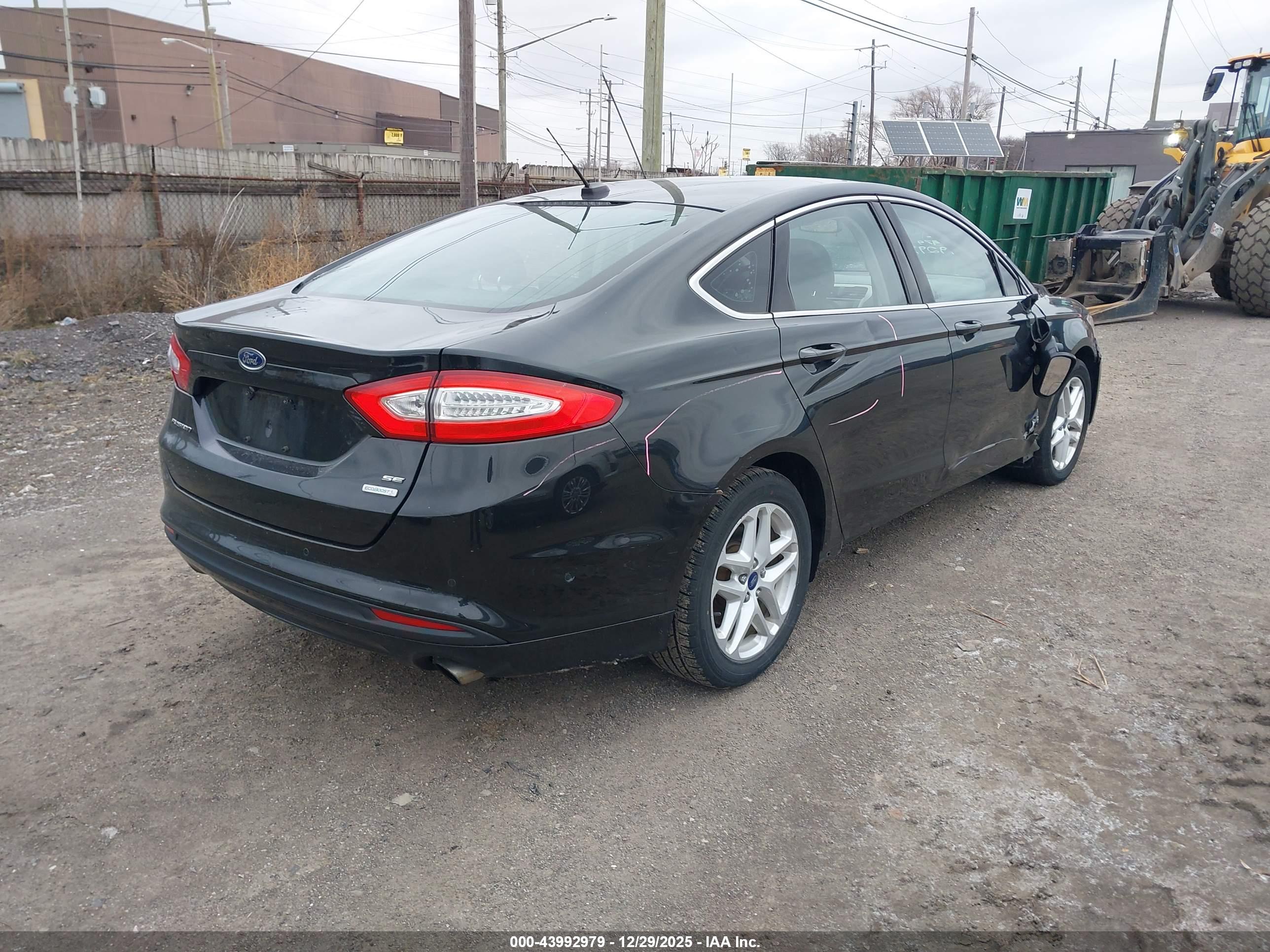 FORD FUSION image 4