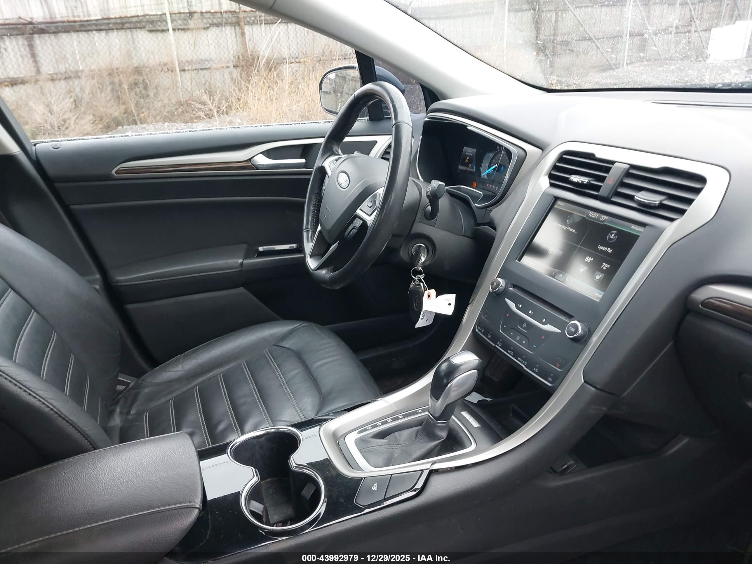FORD FUSION image 5