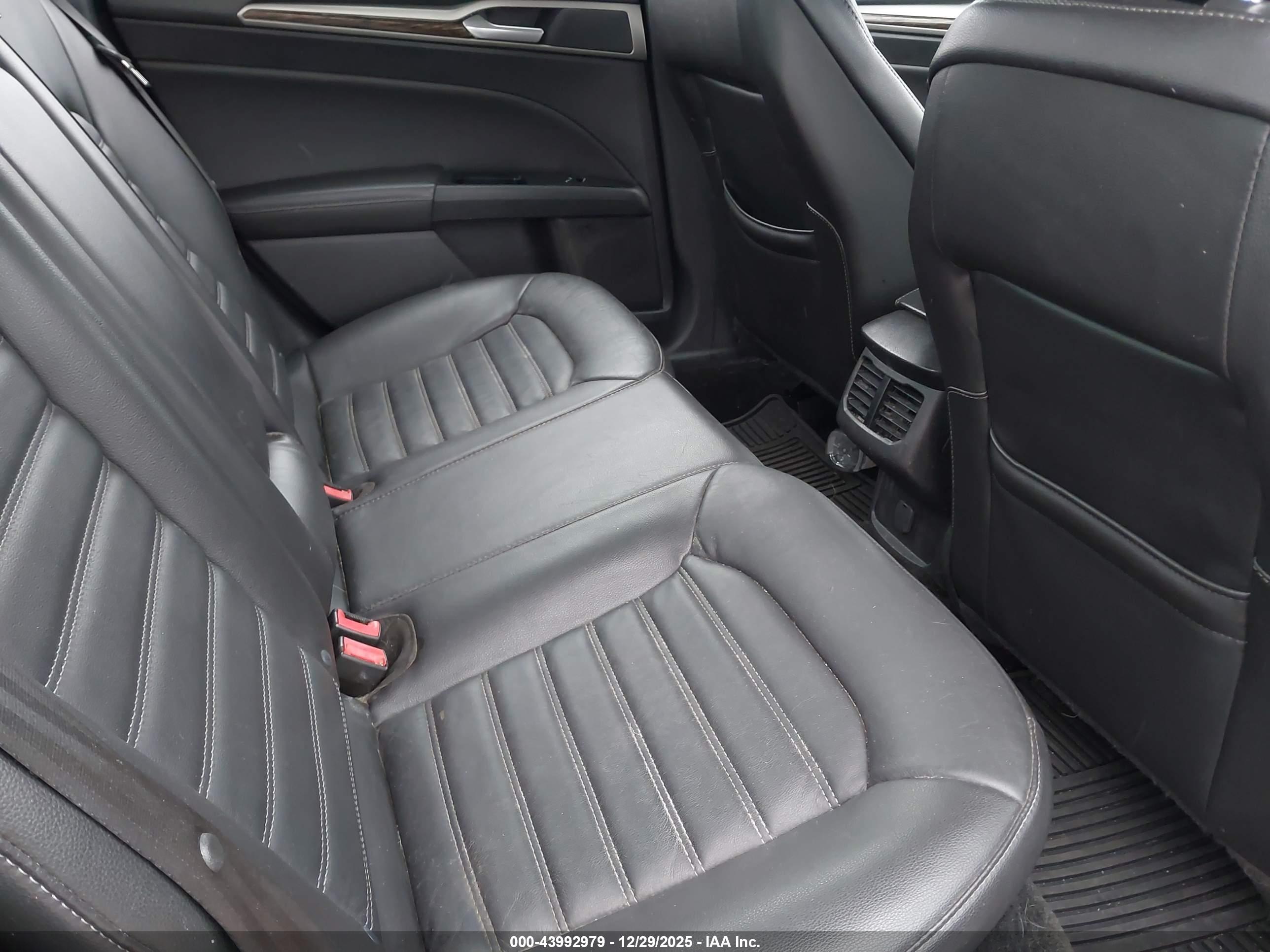FORD FUSION image 8
