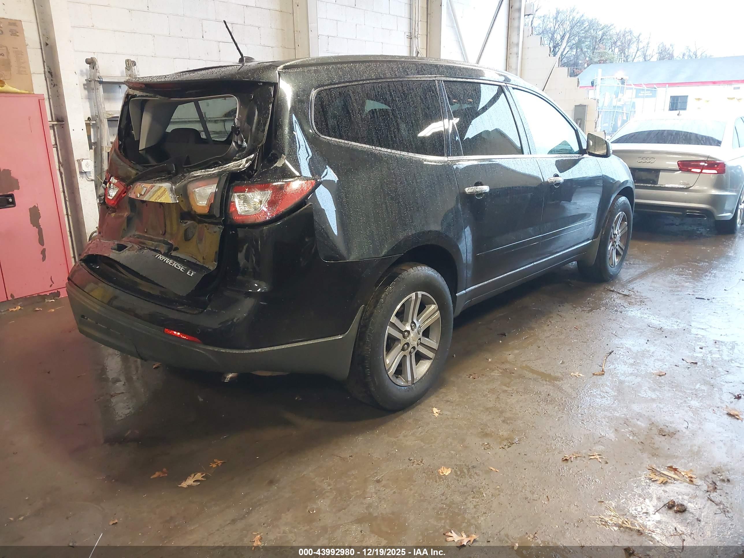 CHEVROLET TRAVERSE image 4