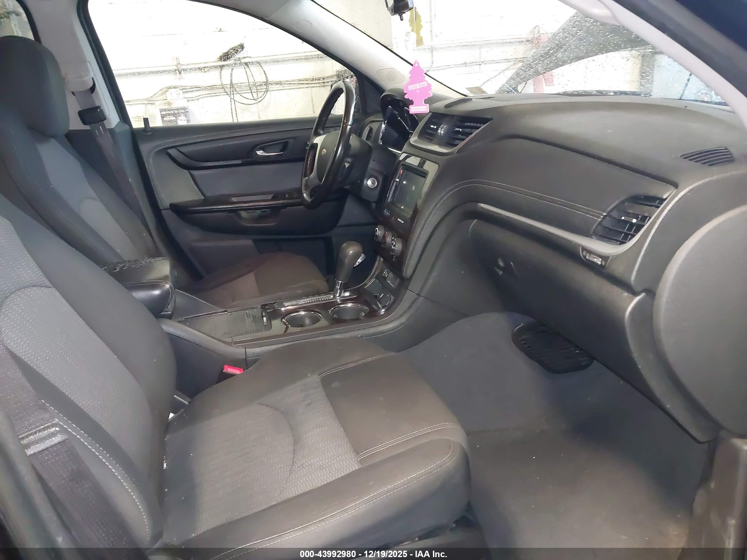 CHEVROLET TRAVERSE image 5