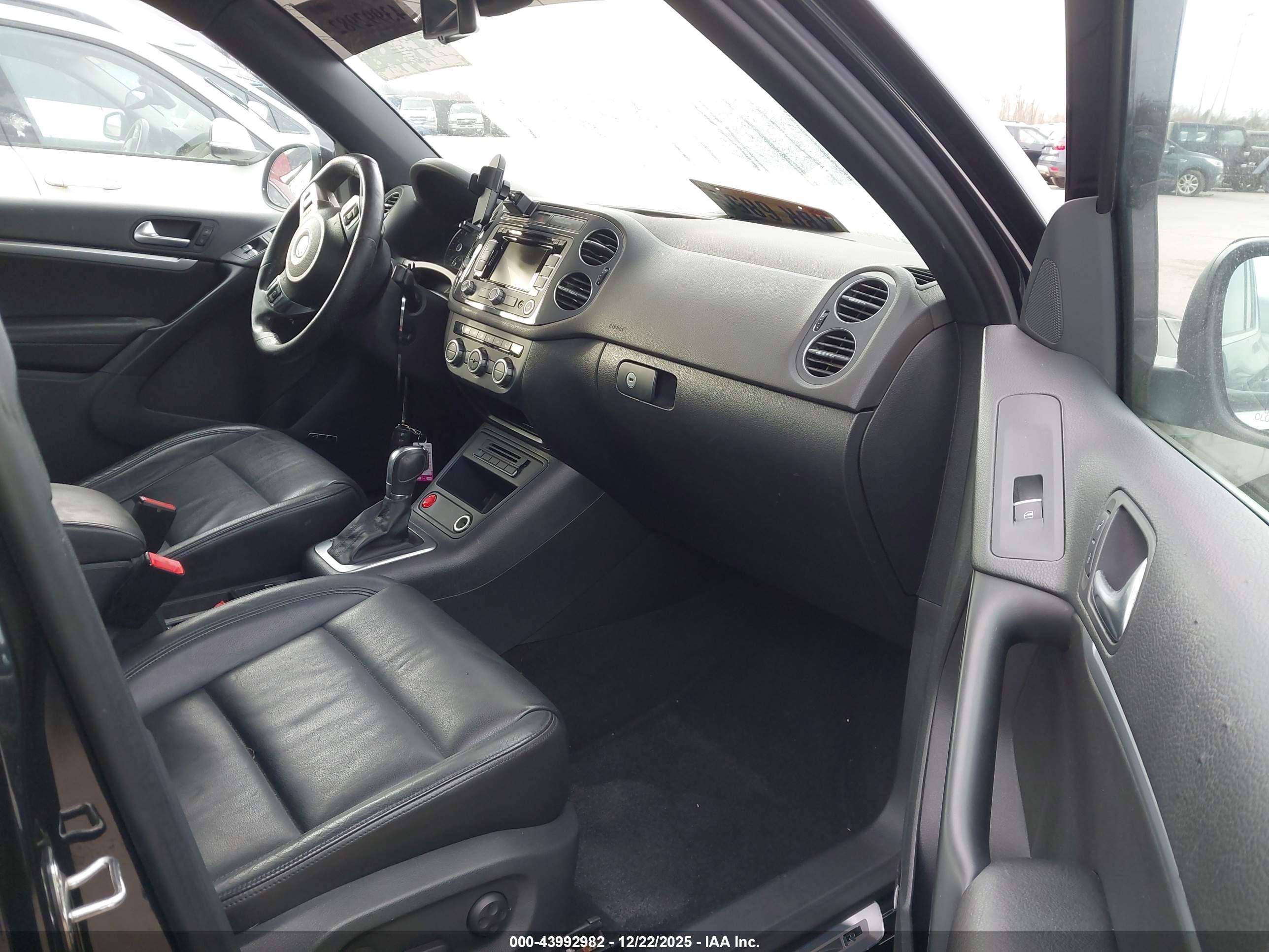 VOLKSWAGEN TIGUAN image 5
