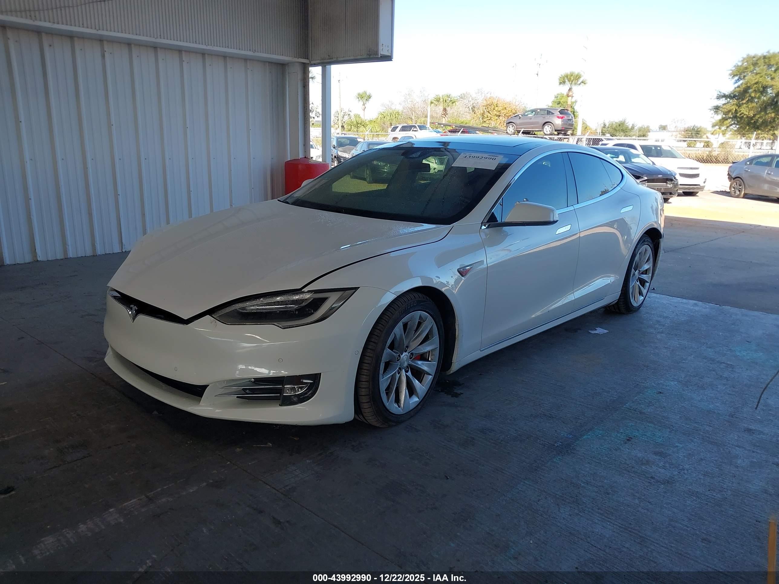 TESLA MODEL image 2