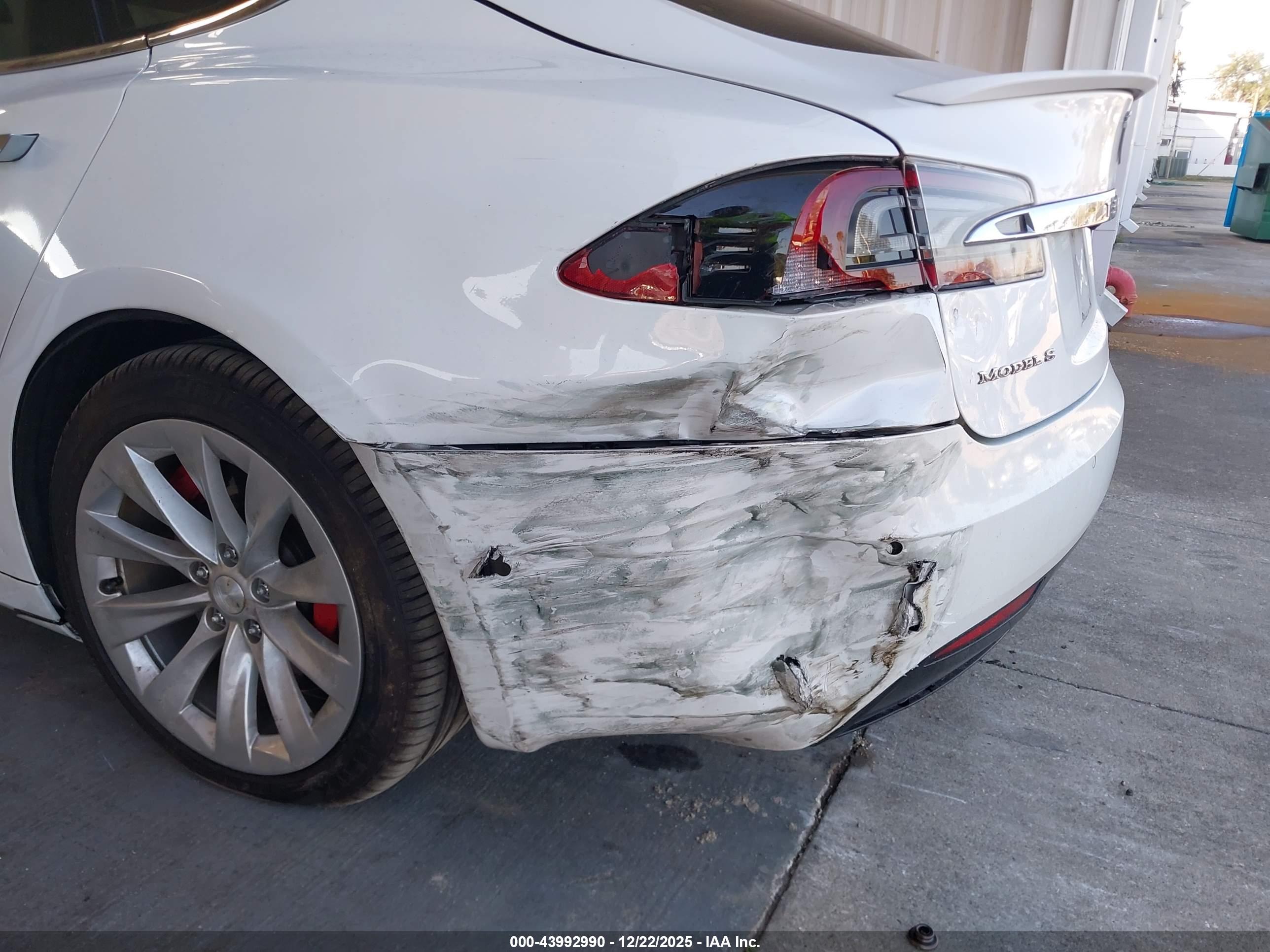 TESLA MODEL image 6