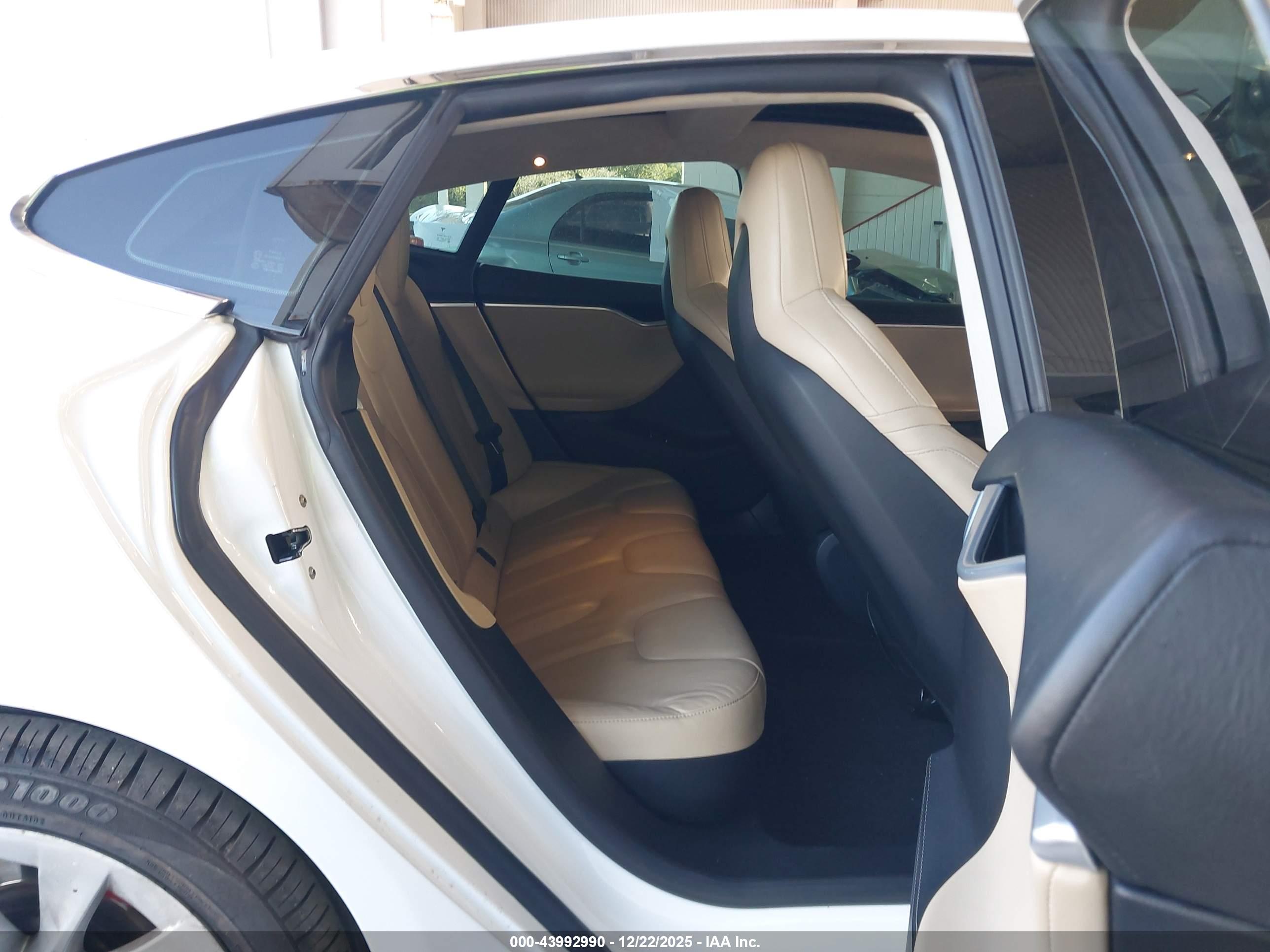 TESLA MODEL image 8