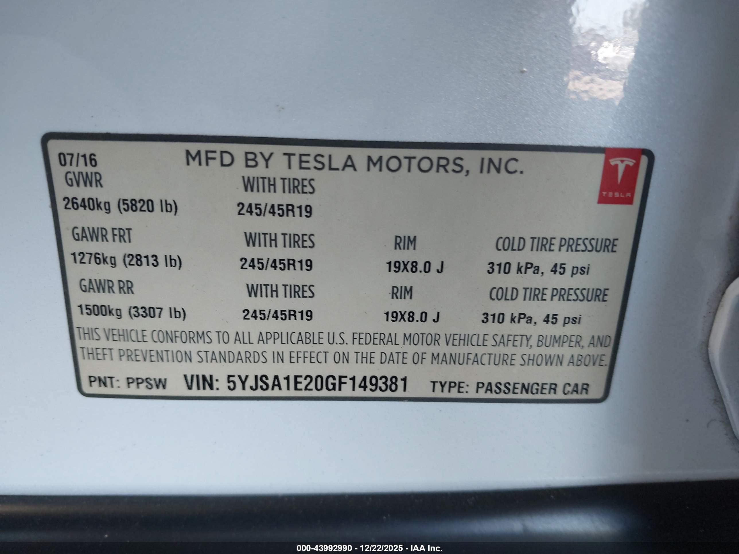 TESLA MODEL image 9
