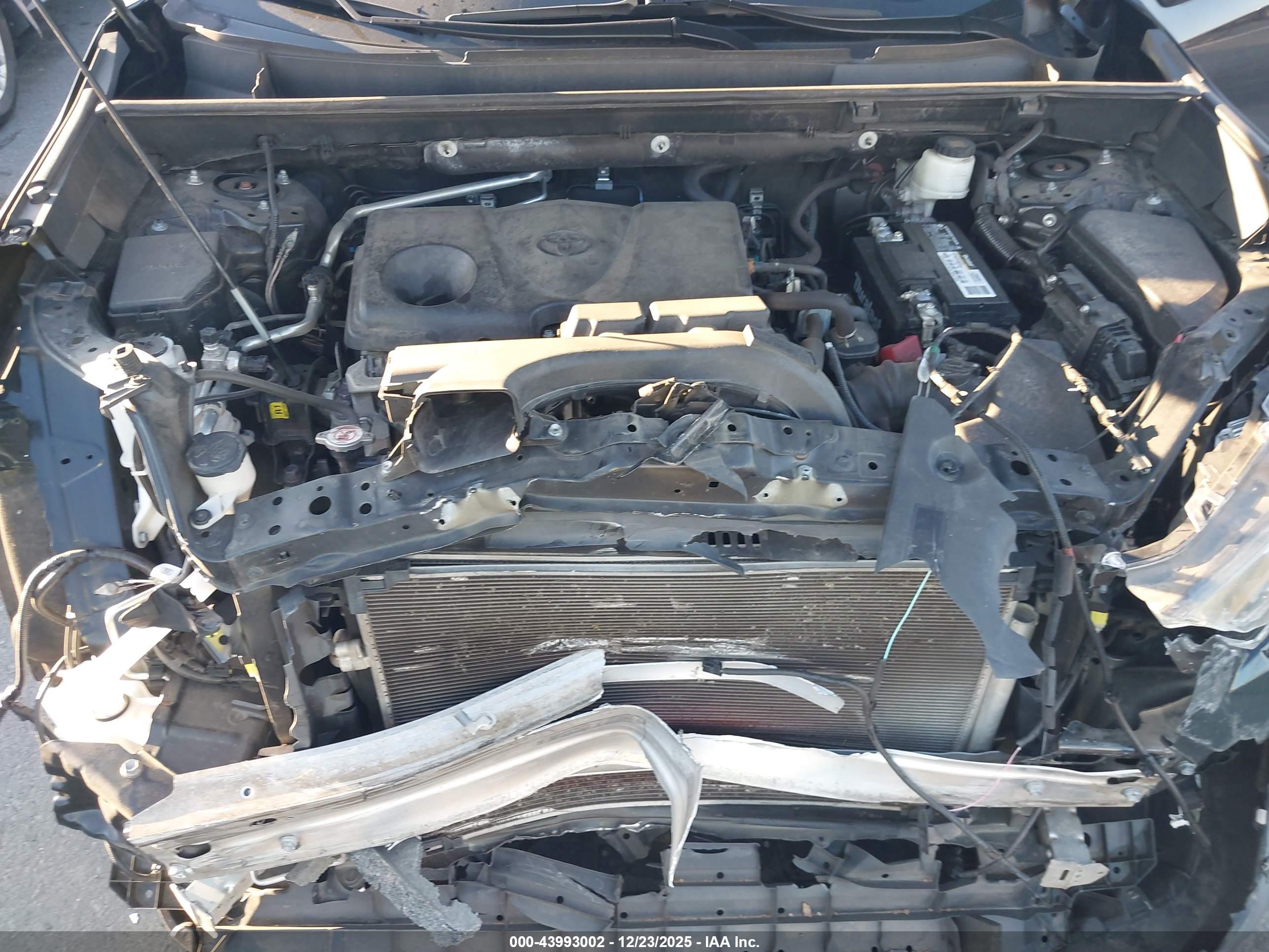 TOYOTA RAV4 image 10