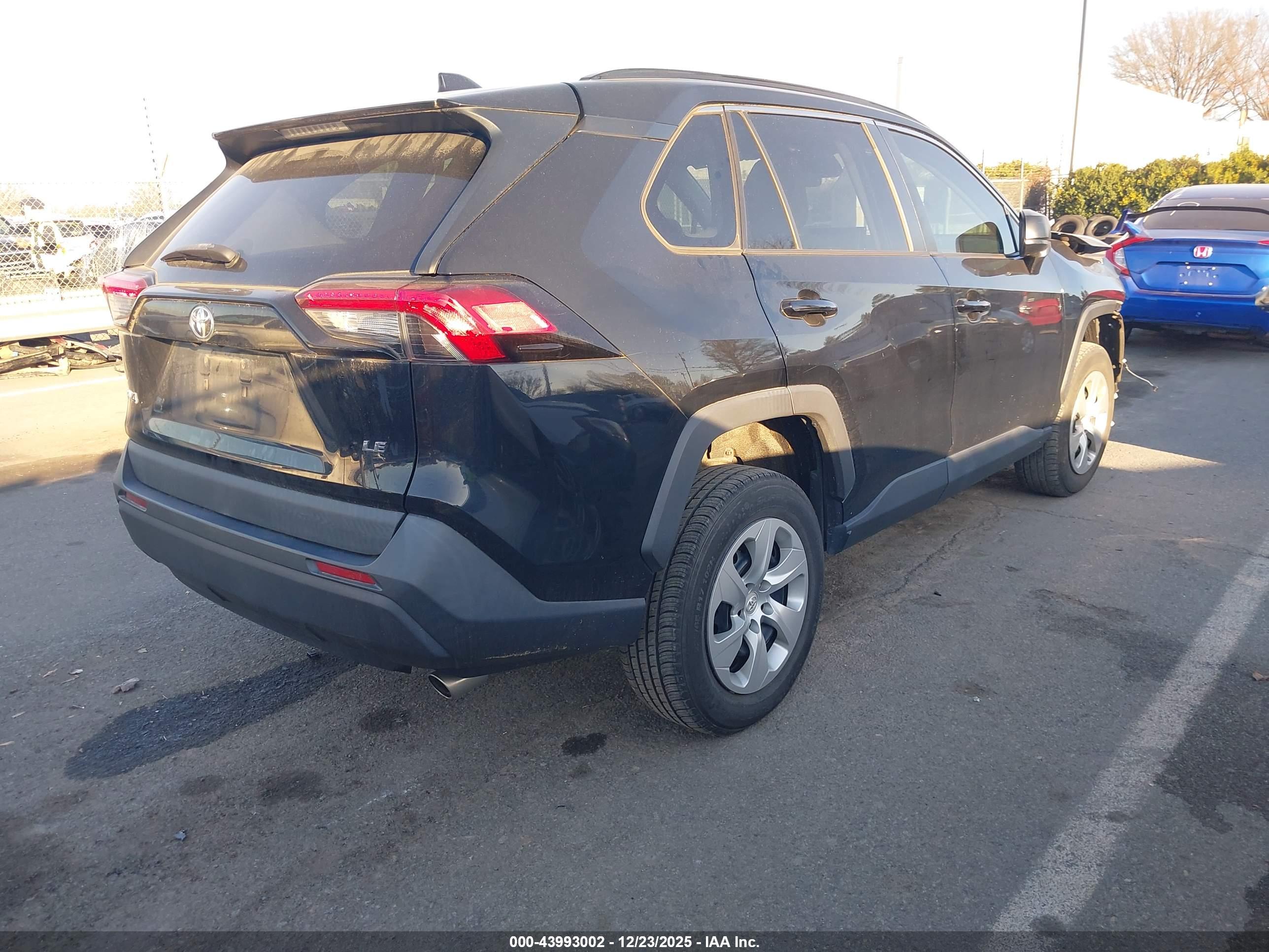 TOYOTA RAV4 image 4