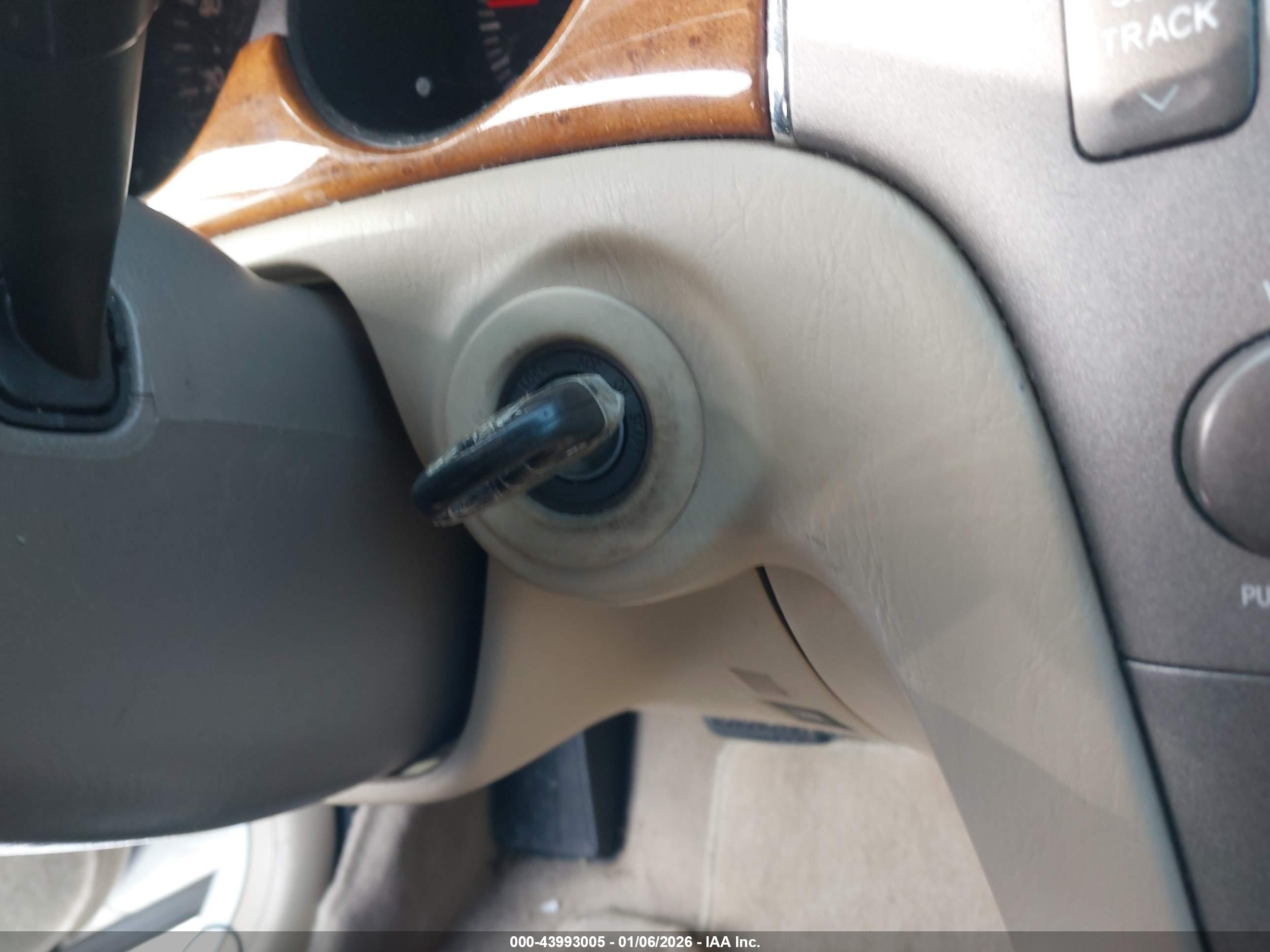 LEXUS ES image 11