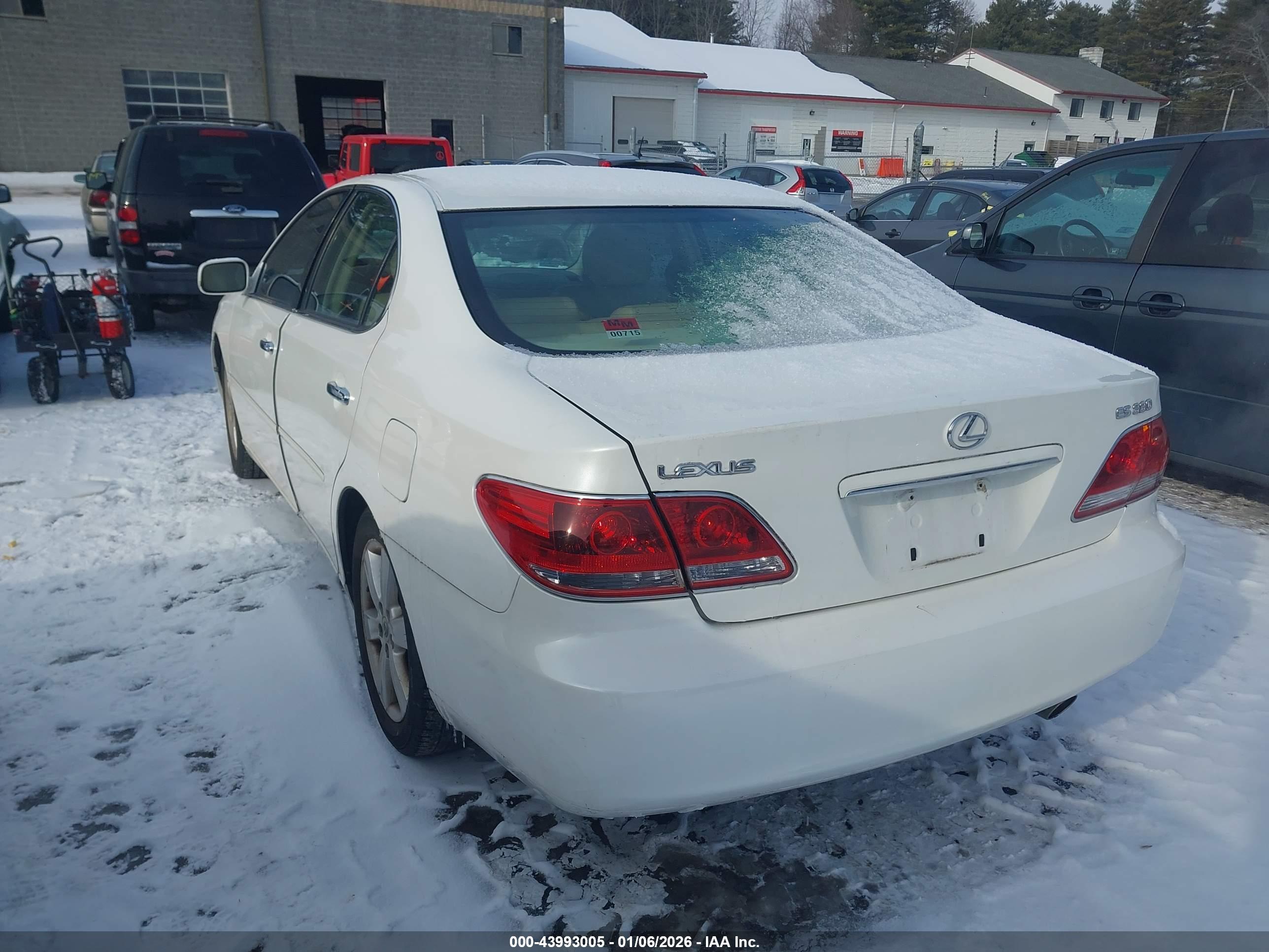 LEXUS ES image 3