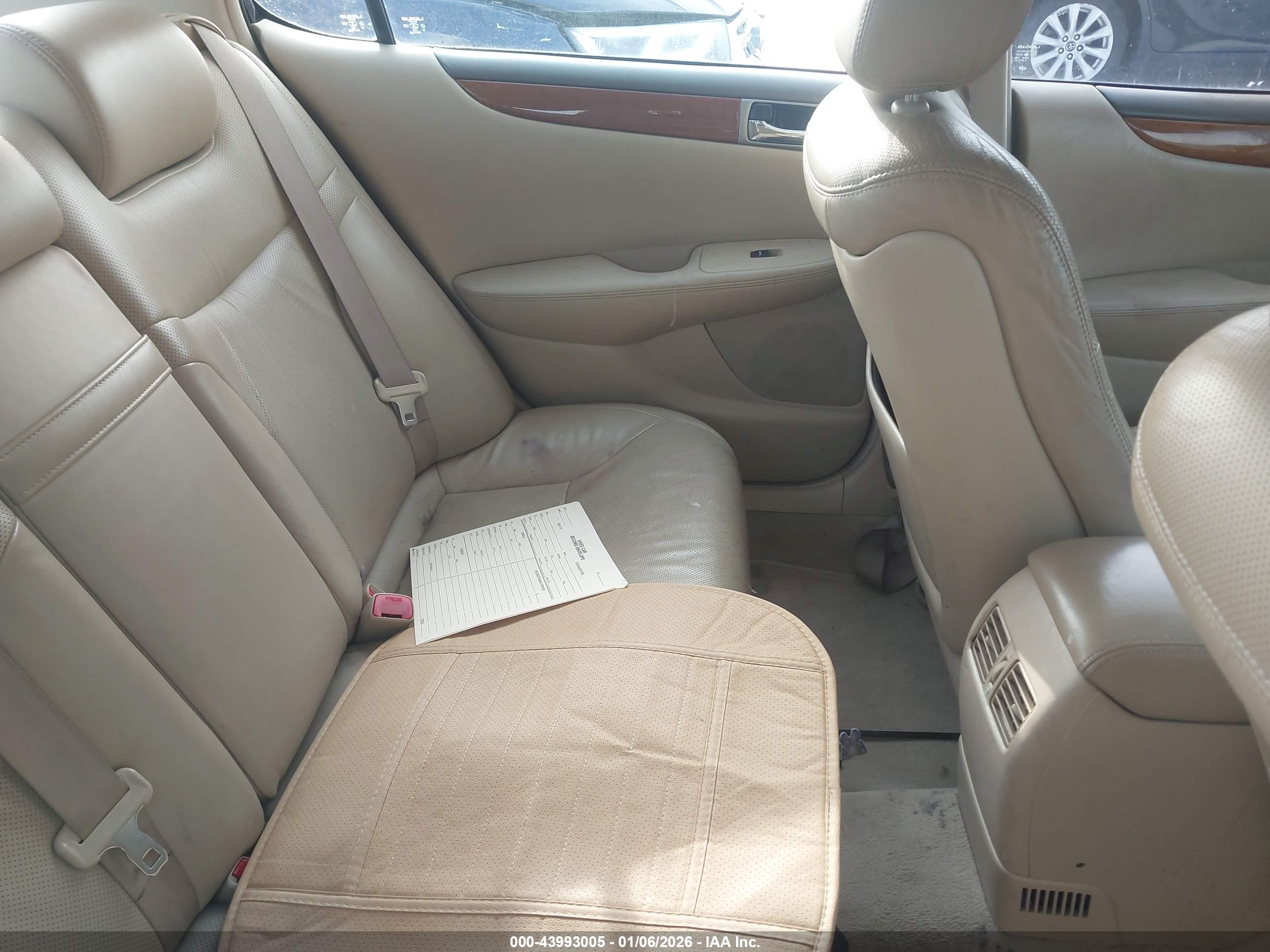 LEXUS ES image 8