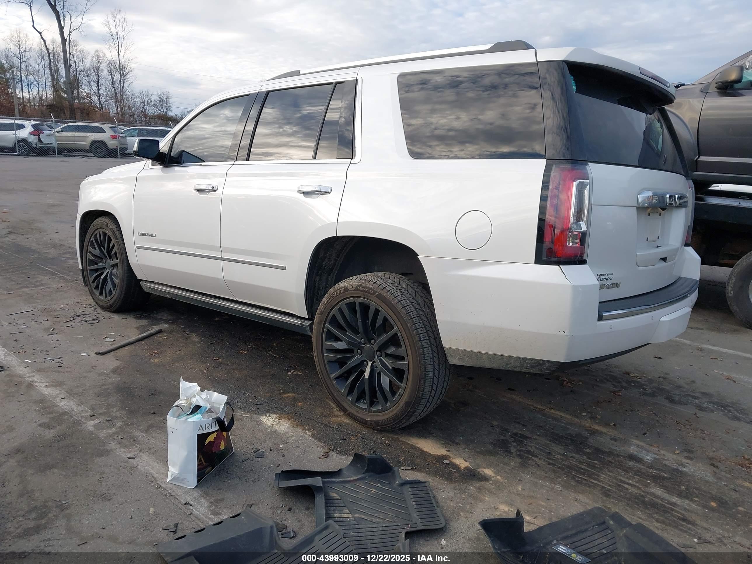 GMC YUKON image 3