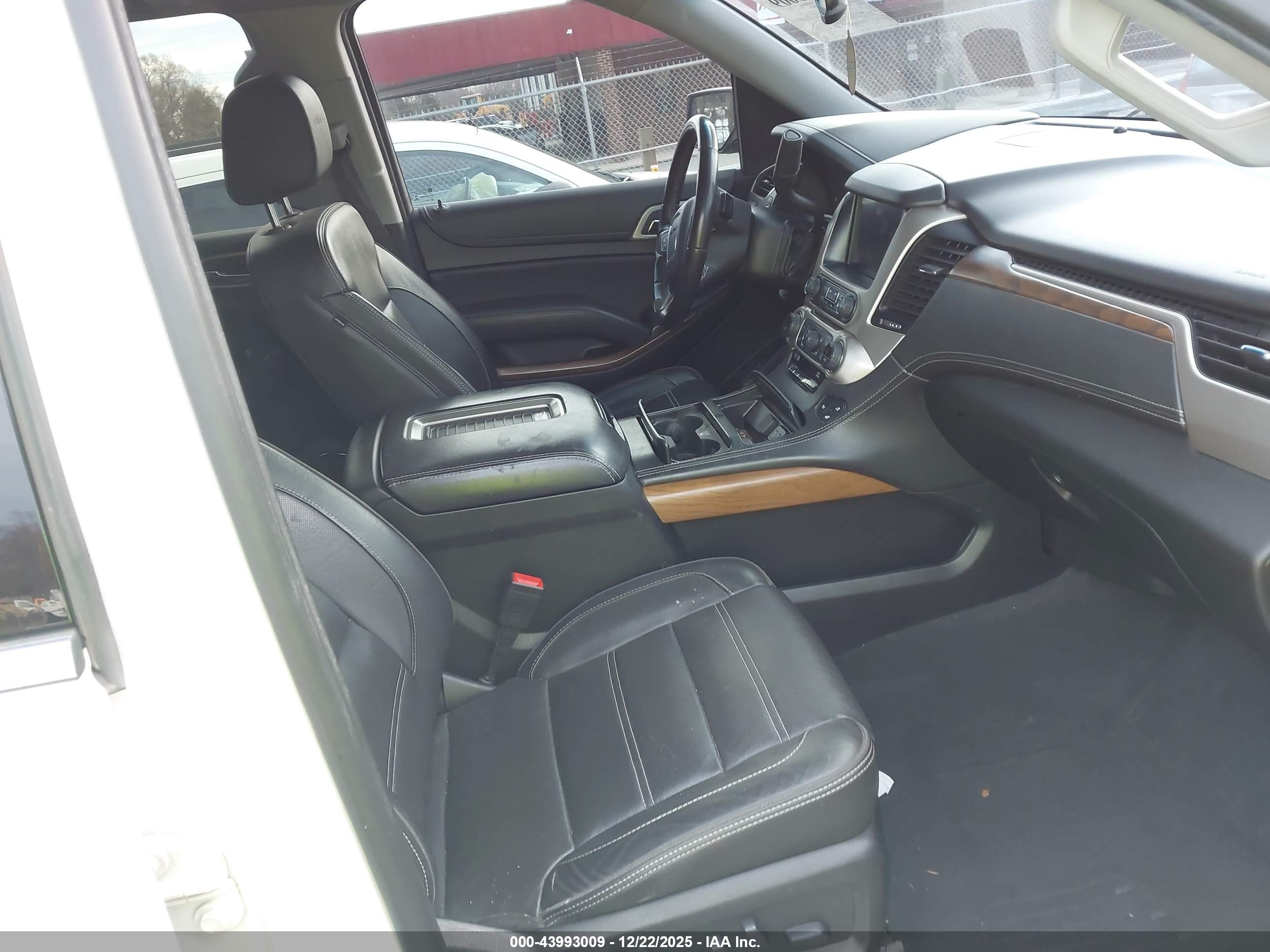 GMC YUKON image 5
