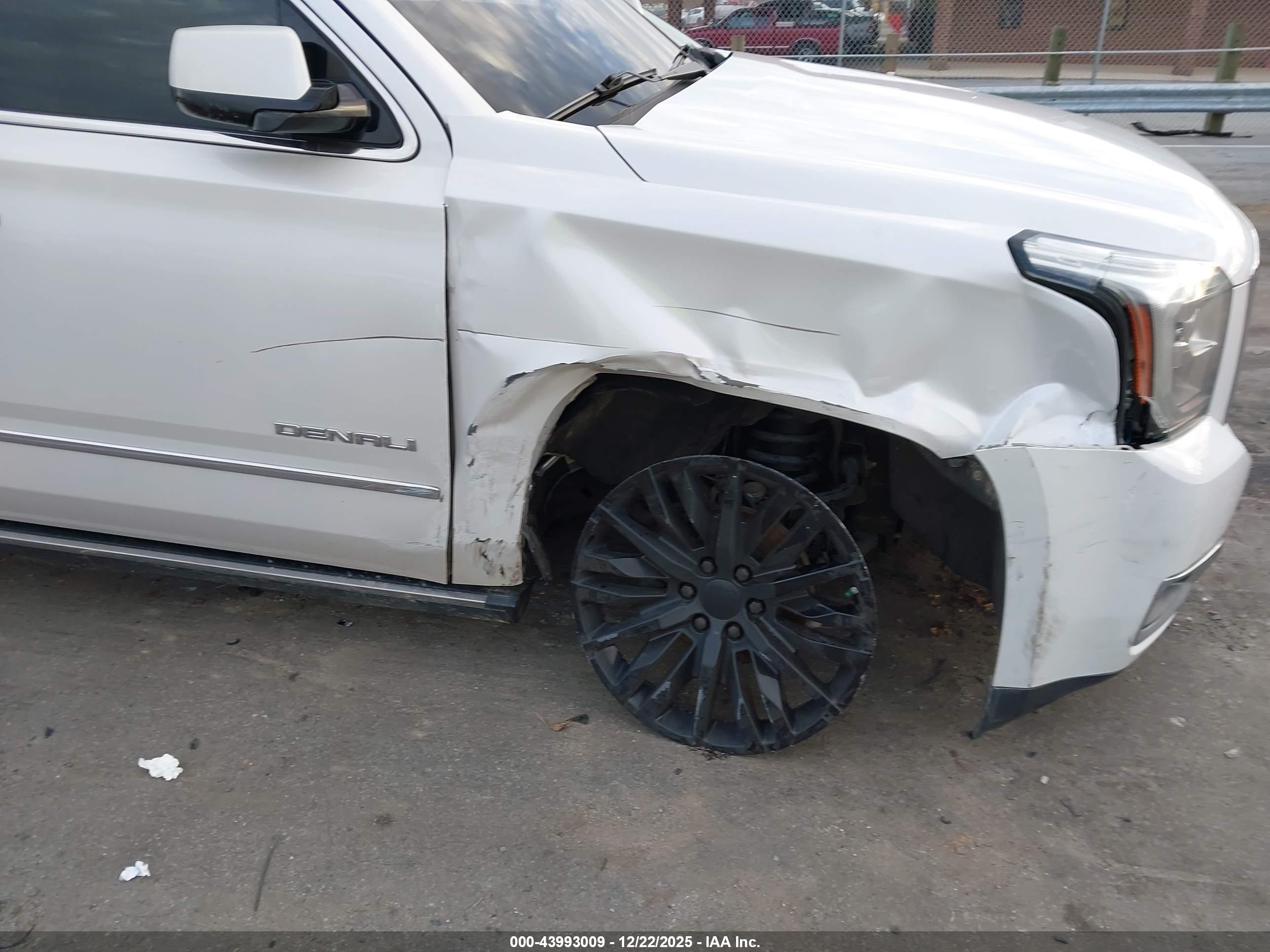 GMC YUKON image 6